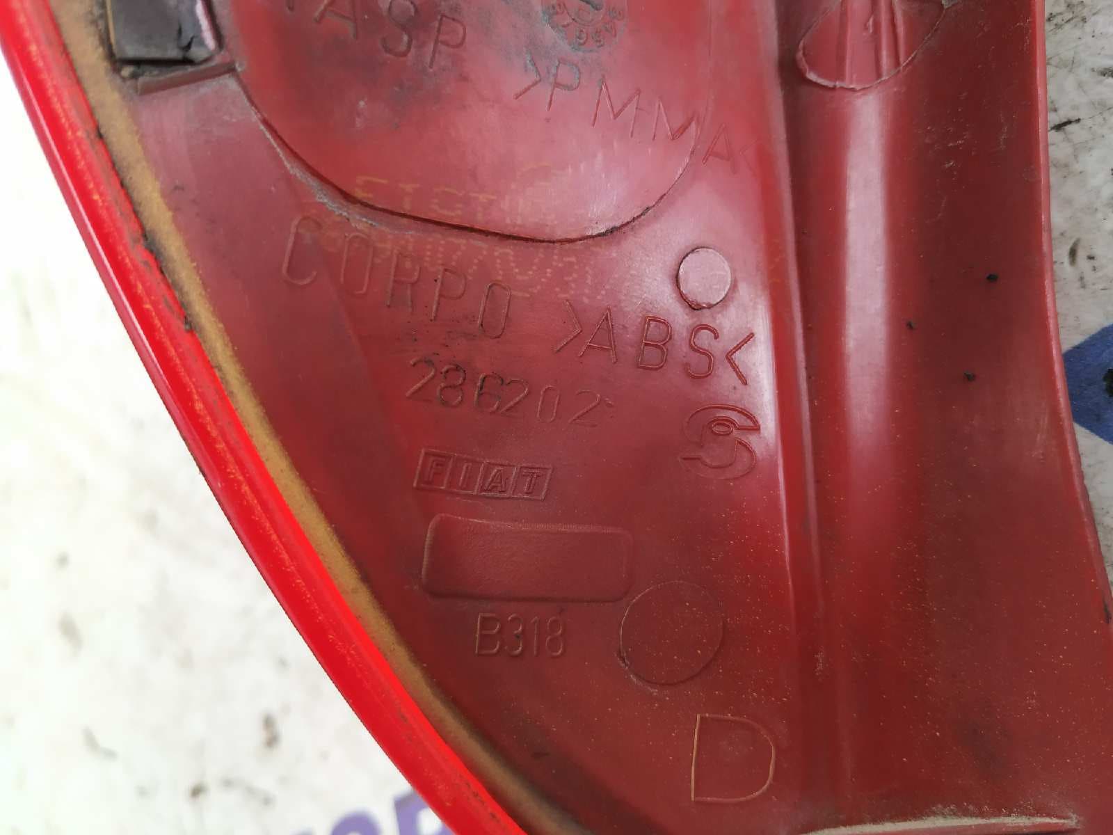 Recambio de PILOTO TRASERO DERECHO para FIAT GRANDE PUNTO (199) * 188A3000 referencia OEM IAM 286202   - BLANCO 4