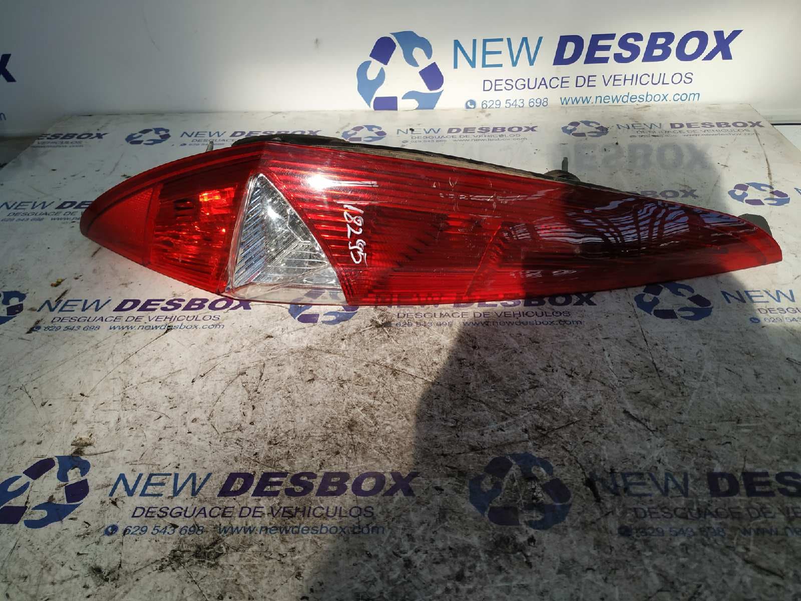Recambio de PILOTO TRASERO IZQUIERDO para FIAT PUNTO BERLINA (188) * 188AA000 referencia OEM IAM 286201   - BLANCO