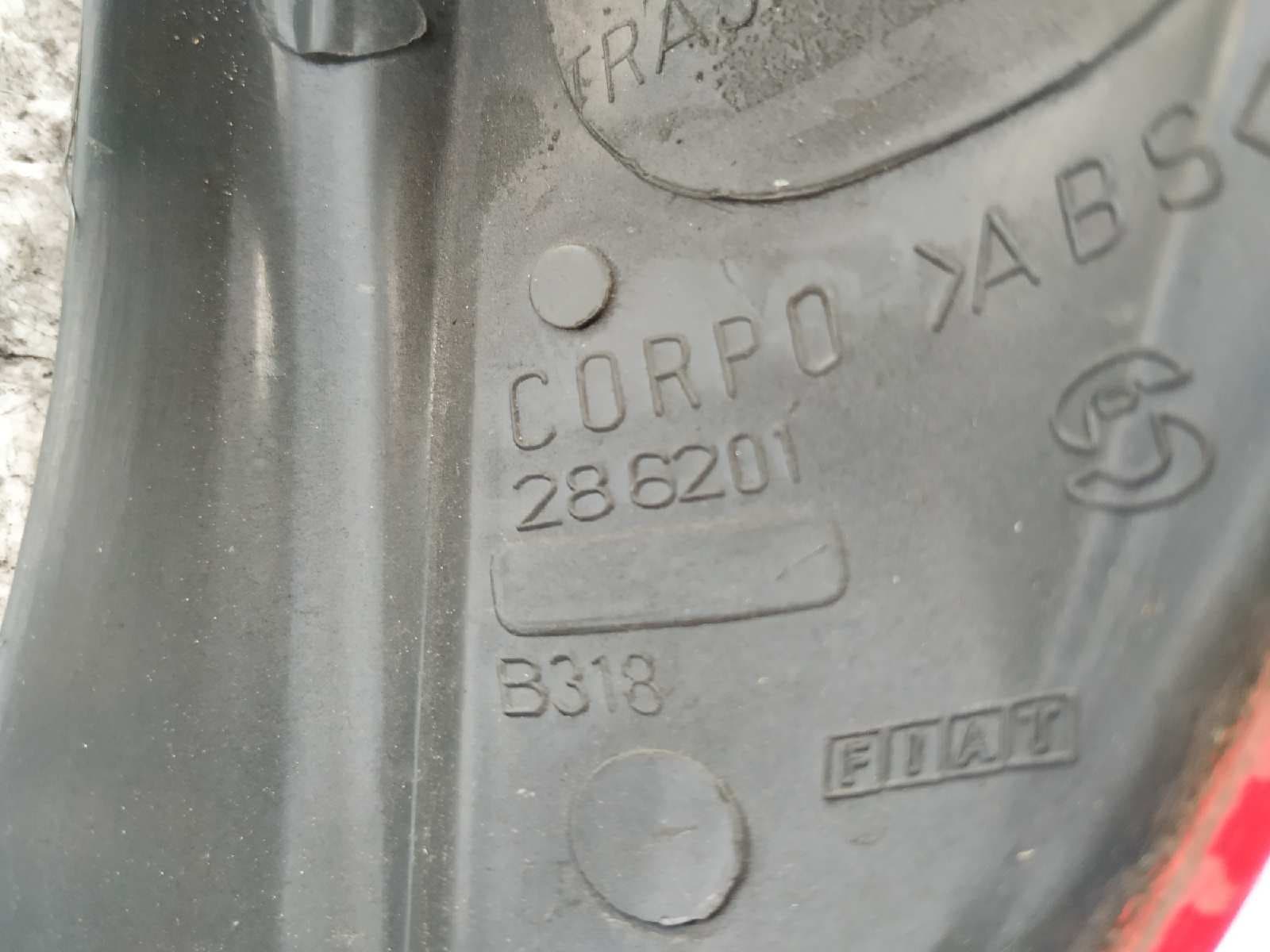 Recambio de PILOTO TRASERO IZQUIERDO para FIAT PUNTO BERLINA (188) * 188AA000 referencia OEM IAM 286201   - BLANCO 2