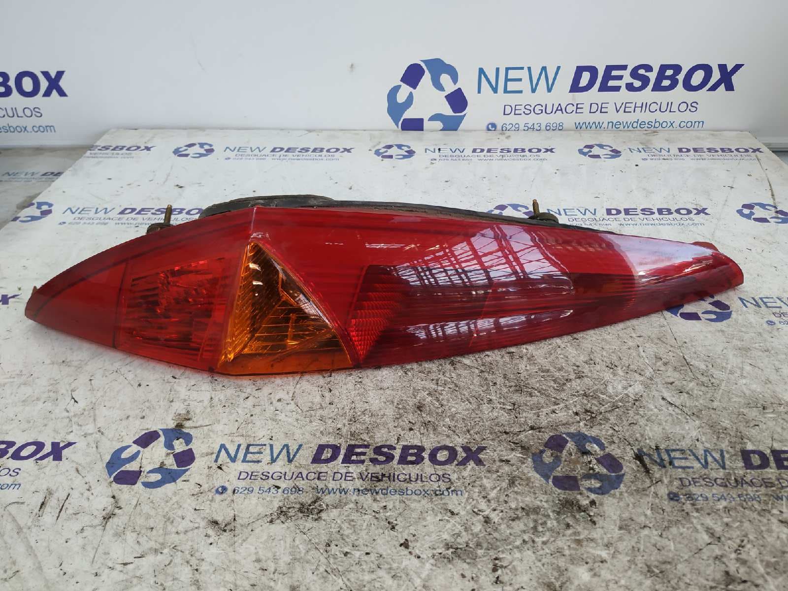 Recambio de PILOTO TRASERO IZQUIERDO para FIAT PUNTO BERLINA (188) 1.2 CAT 188A4000 referencia OEM IAM 286201   - GRIS
