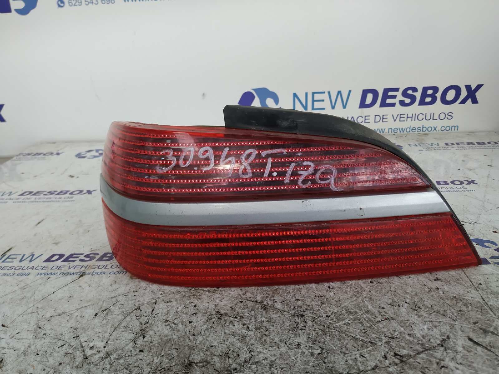 Recambio de PILOTO TRASERO IZQUIERDO para PEUGEOT 406 BERLINA (S1/S2) SL LFYXU7JP4 referencia OEM IAM 9630364877   - GRIS