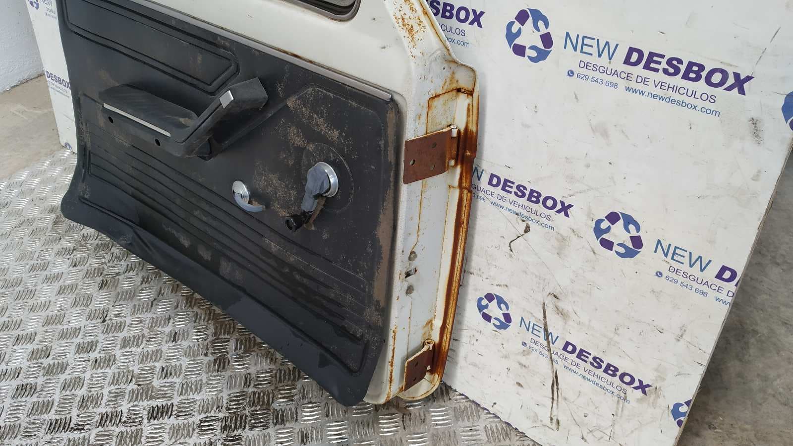 Recambio de PUERTA DELANTERA IZQUIERDA para LADA NIVA ( 2121 / 21213 / 21214 / 21215 ) referencia OEM IAM 7