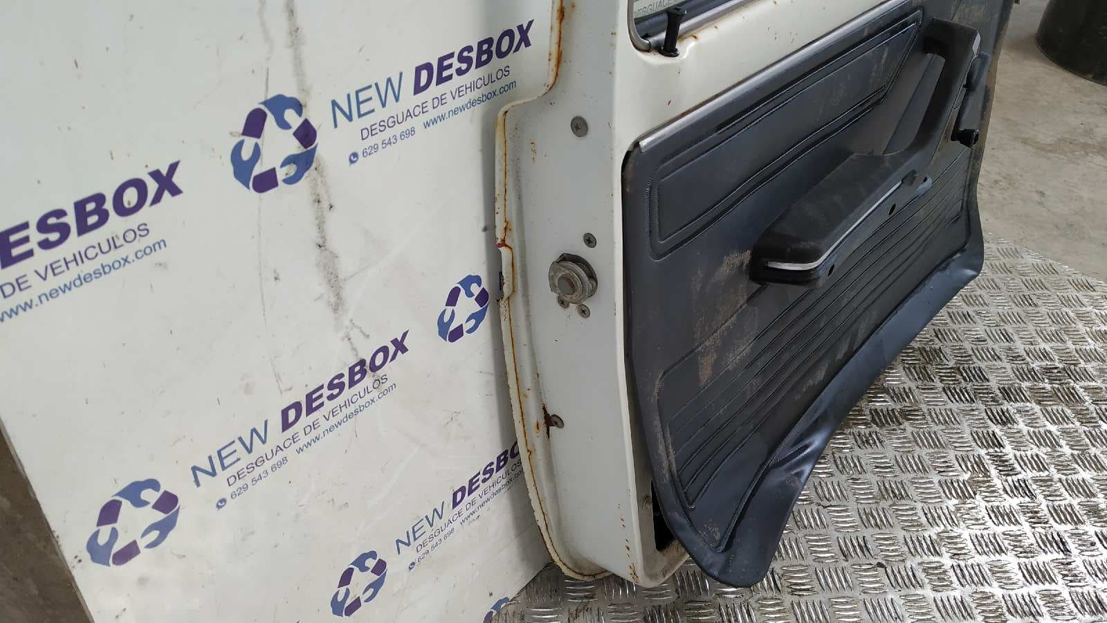 Recambio de PUERTA DELANTERA IZQUIERDA para LADA NIVA ( 2121 / 21213 / 21214 / 21215 ) referencia OEM IAM 4
