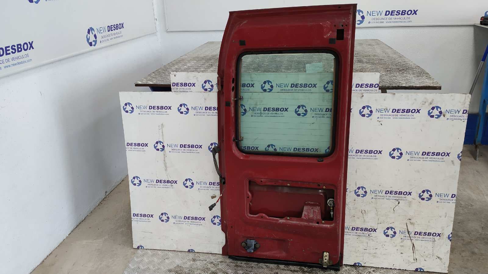 Recambio de PUERTA TRASERA DERECHA para FORD FIESTA COURIER referencia OEM IAM 3