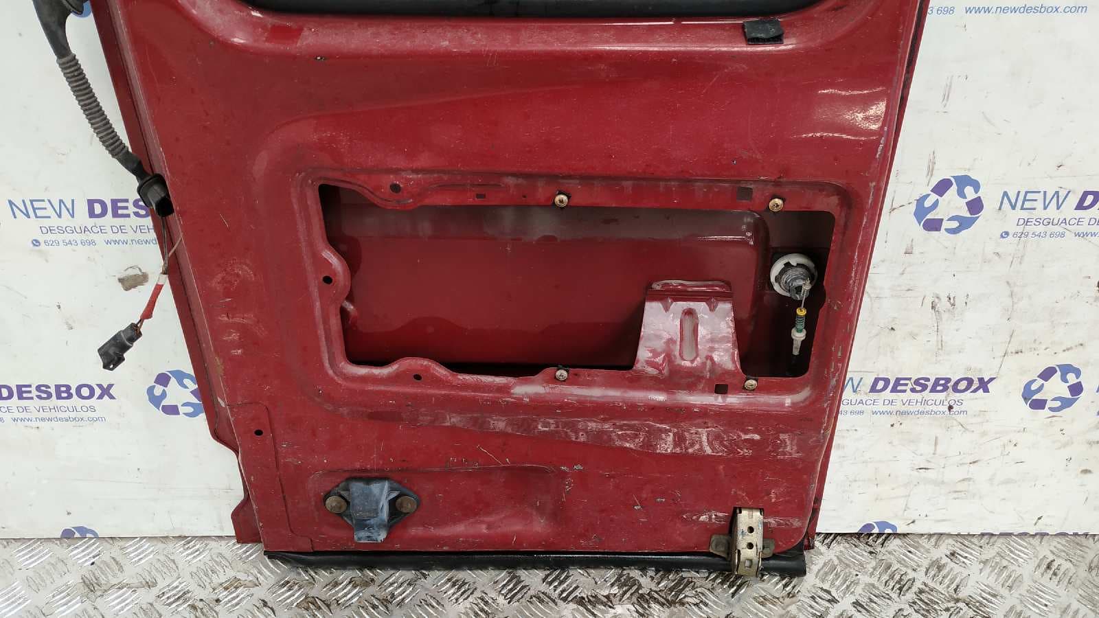 Recambio de PUERTA TRASERA DERECHA para FORD FIESTA COURIER referencia OEM IAM 4