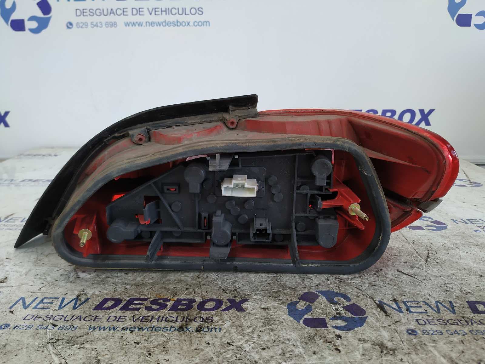 Recambio de PILOTO TRASERO IZQUIERDO para PEUGEOT 406 BERLINA (S1/S2) 1.9 Diesel referencia OEM IAM 9630364877   - PLATA 4