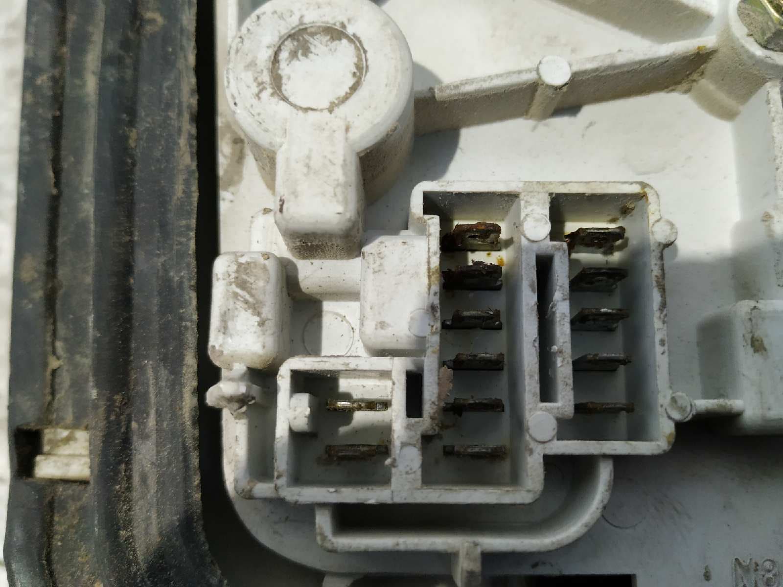 Recambio de PILOTO TRASERO IZQUIERDO para PEUGEOT 205 BERLINA 1.8 Diesel referencia OEM IAM N89120   - ROJO 4