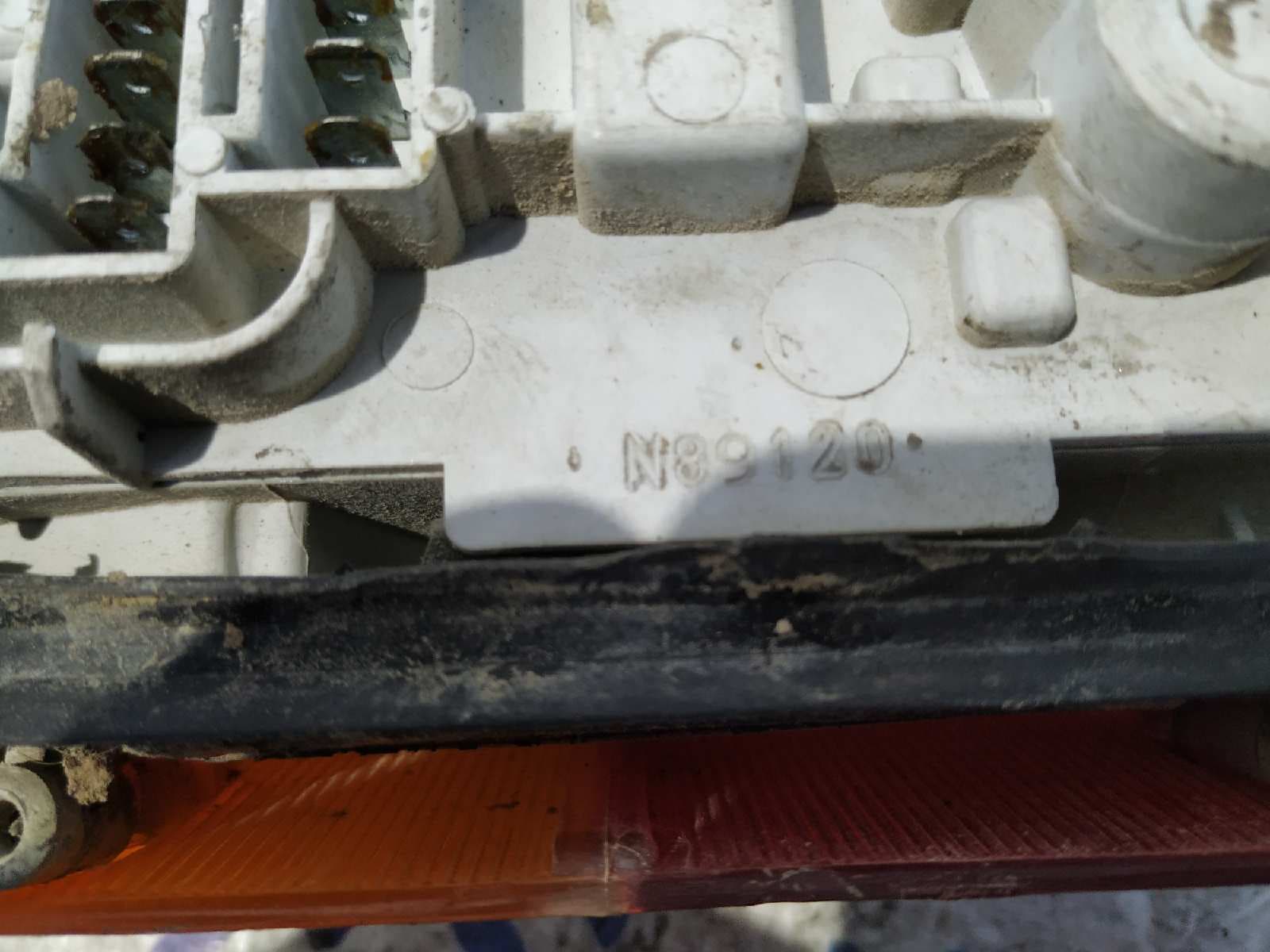 Recambio de PILOTO TRASERO IZQUIERDO para PEUGEOT 205 BERLINA 1.8 Diesel referencia OEM IAM N89120   - ROJO 3