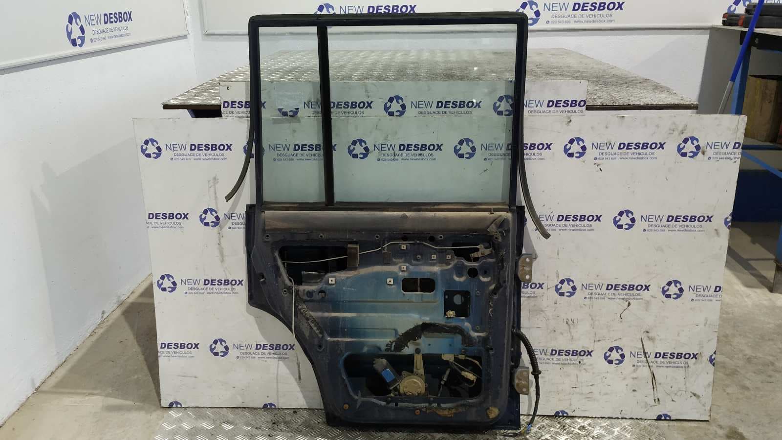 Recambio de PUERTA TRASERA IZQUIERDA para SSANGYONG FAMILY 2.5 referencia OEM IAM 2
