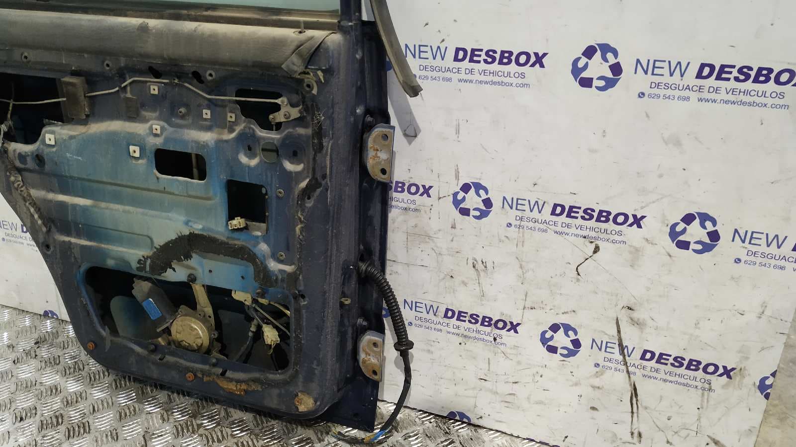 Recambio de PUERTA TRASERA IZQUIERDA para SSANGYONG FAMILY 2.5 referencia OEM IAM 6