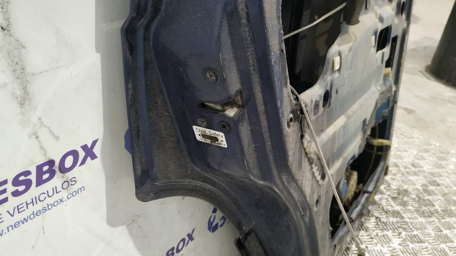 Recambio de PUERTA TRASERA IZQUIERDA para SSANGYONG FAMILY 2.5 referencia OEM IAM 4
