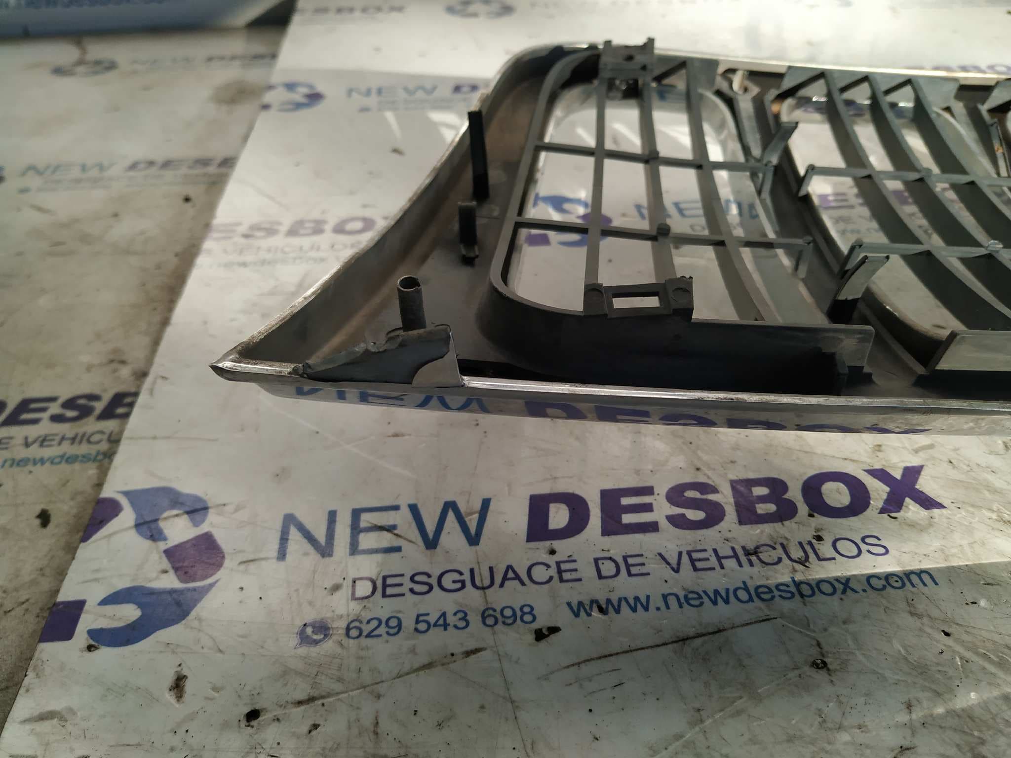 Recambio de REJILLA DELANTERA para CHRYSLER JEEP GR.CHEROKEE (WJ/WG) 3.1 TD Limited VM73B referencia OEM IAM 55155921AA   - PLATA 2