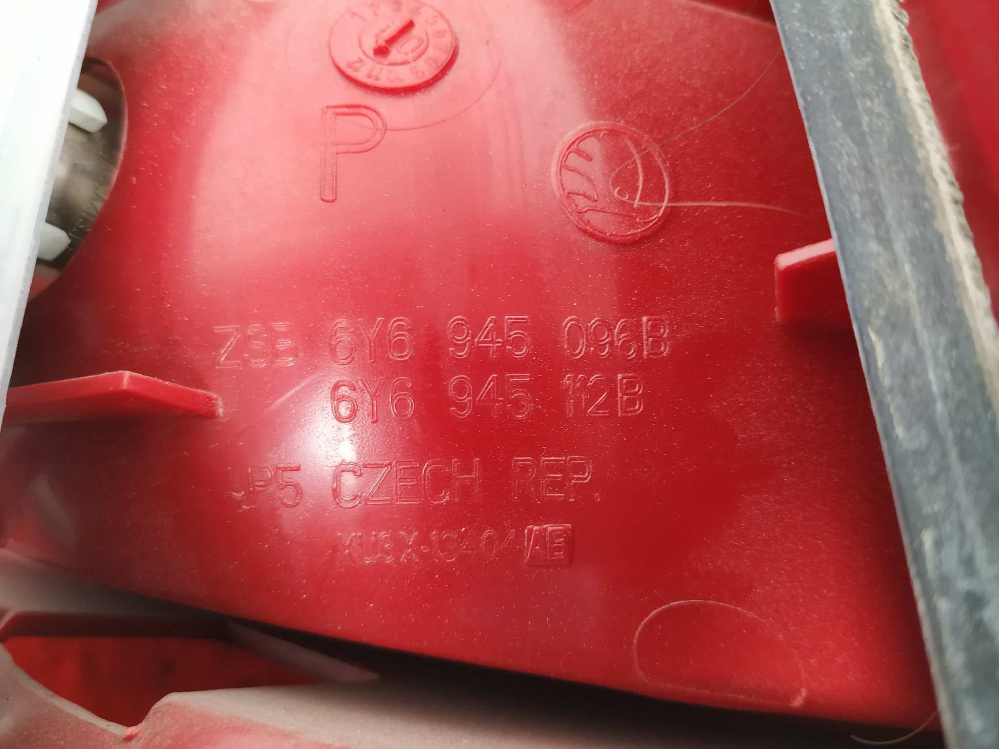 Recambio de PILOTO TRASERO DERECHO para SKODA FABIA FAMILIAR (6Y5) 1.4 AZF referencia OEM IAM 6Y6945096B   - PLATA 2