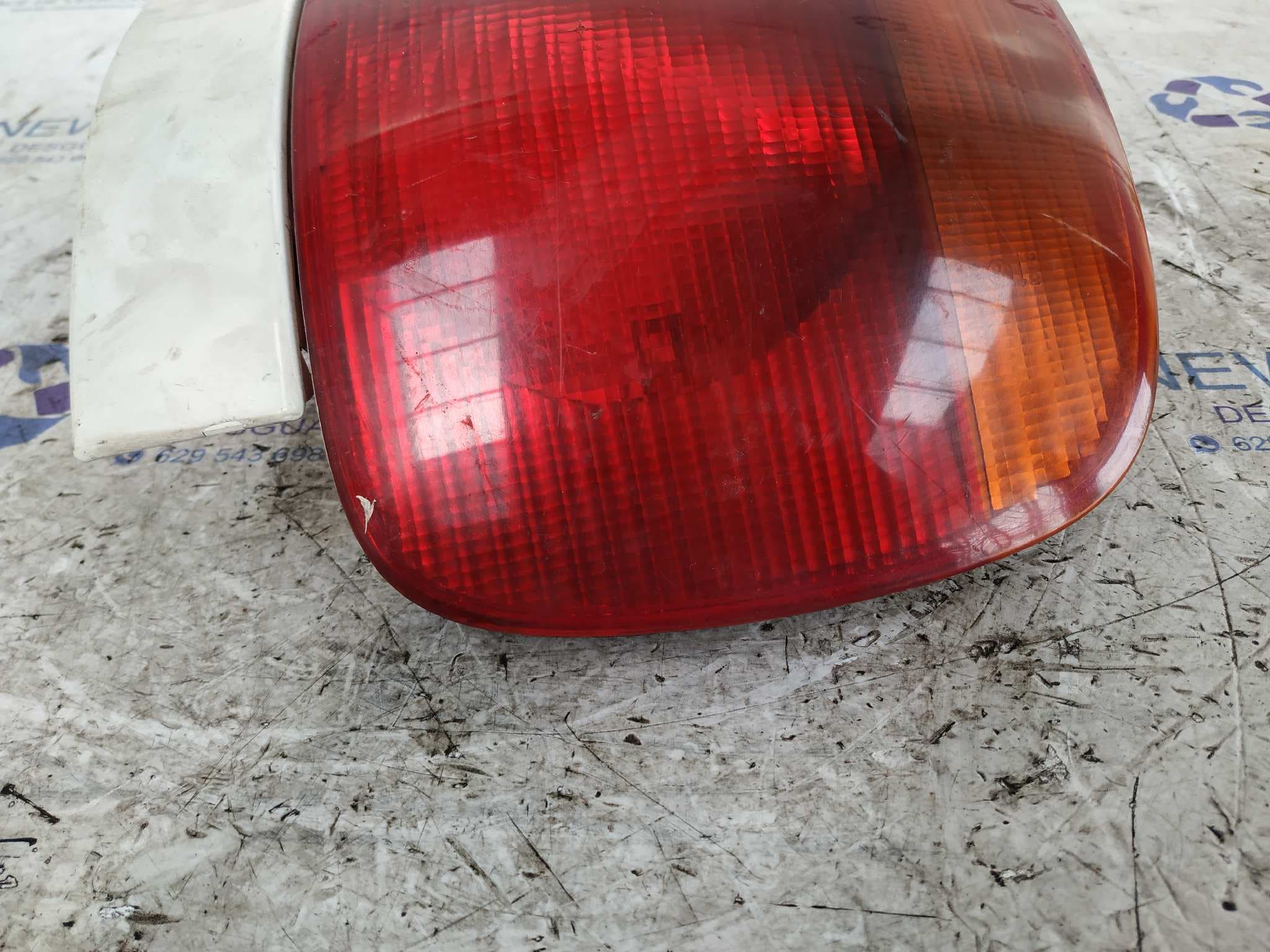 Recambio de PILOTO TRASERO DERECHO para AUDI A4 BERLINA (B5) referencia OEM IAM 8D0945096 4