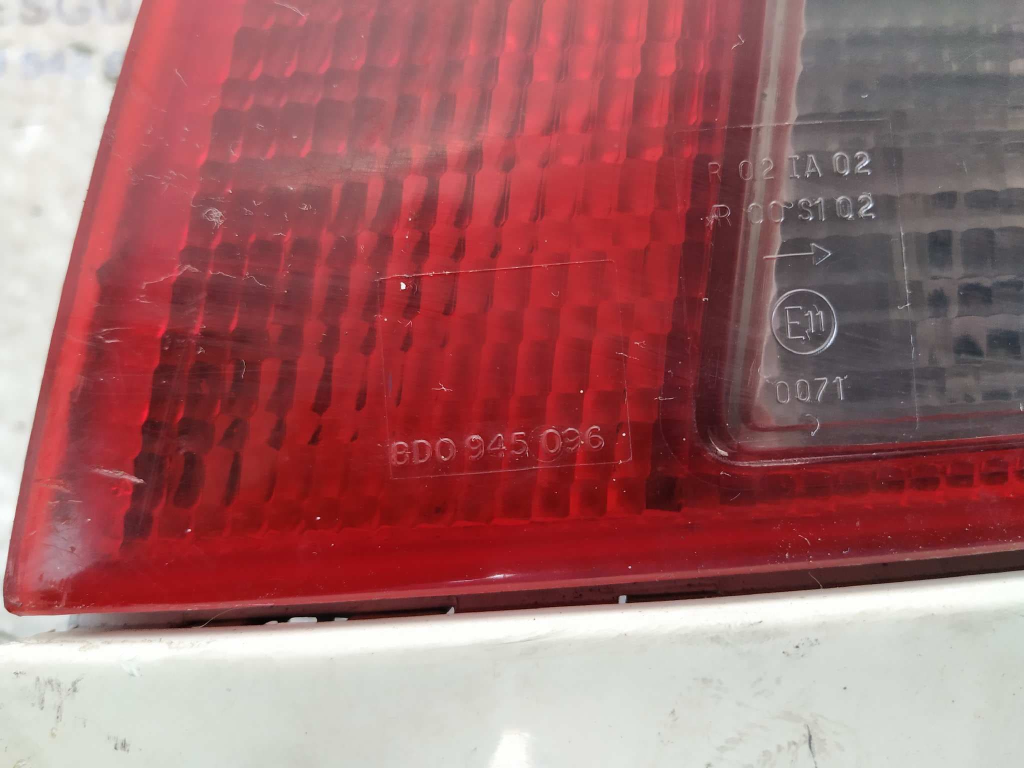 Recambio de PILOTO TRASERO DERECHO para AUDI A4 BERLINA (B5) referencia OEM IAM 8D0945096 3