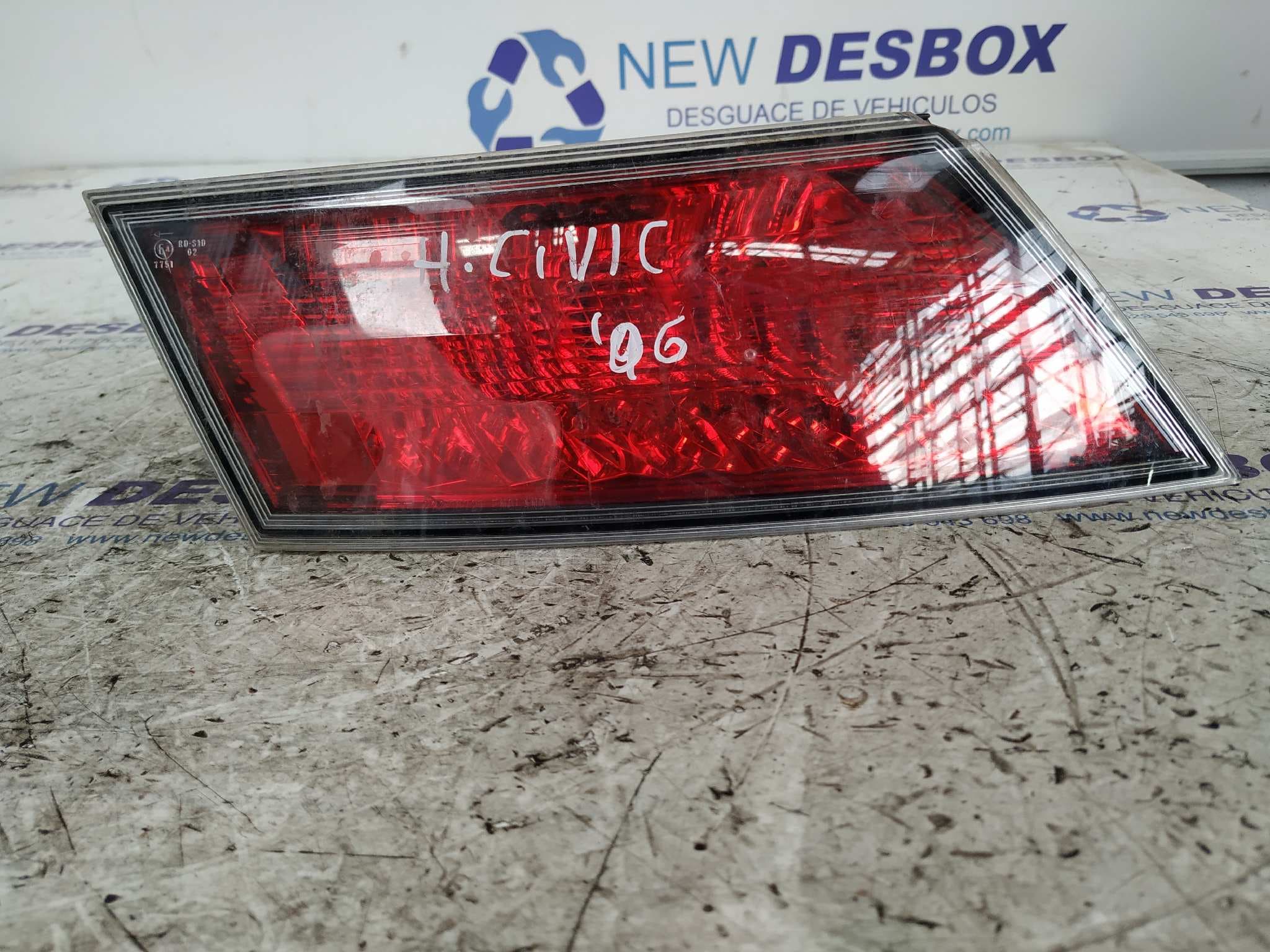Recambio de PILOTO PORTON IZQUIERDO para HONDA CIVIC BERLINA 5 (FK) 1.8 VTEC CAT R18A2 referencia OEM IAM 22616721   - ROJO