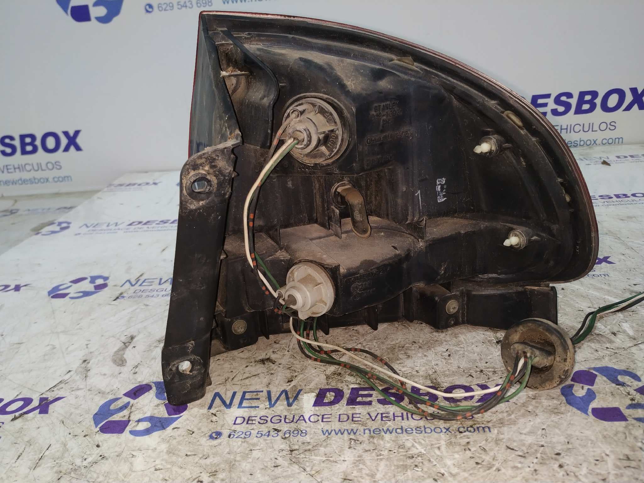 Recambio de PILOTO TRASERO IZQUIERDO para MAZDA 626 BERLINA/COUPE (GC) 2.0            referencia OEM IAM 4401   - GRIS 5