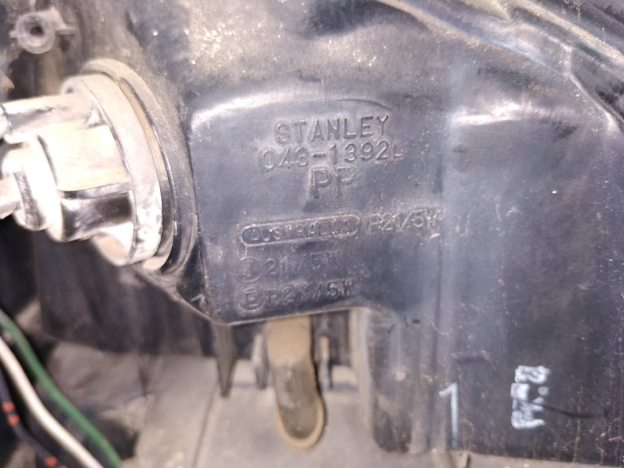 Recambio de PILOTO TRASERO IZQUIERDO para MAZDA 626 BERLINA/COUPE (GC) 2.0            referencia OEM IAM 4401   - GRIS 6