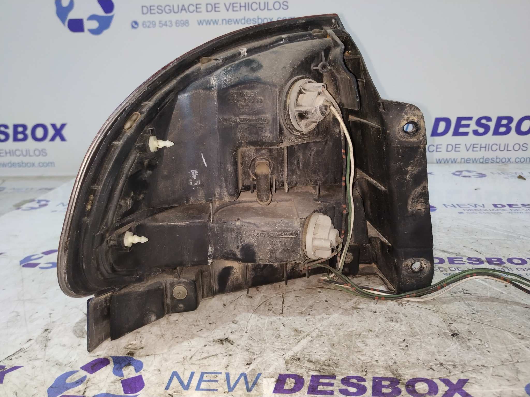 Recambio de PILOTO TRASERO DERECHO para MAZDA 626 BERLINA/COUPE (GC) 2.0            referencia OEM IAM 0431392R   - GRIS 3