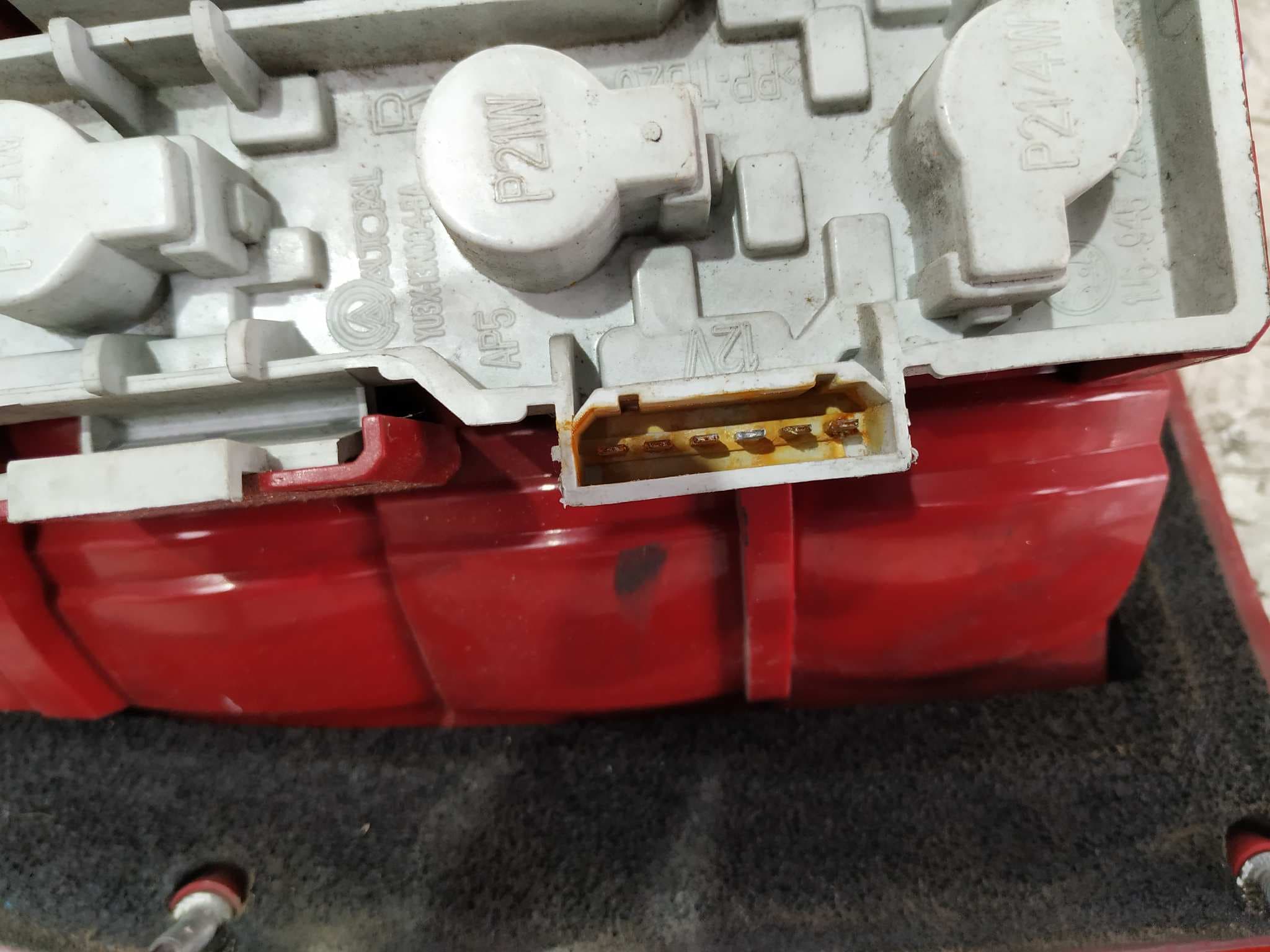 Recambio de PILOTO TRASERO DERECHO para SKODA OCTAVIA BERLINA (1U2) referencia OEM IAM 1U6945096 4