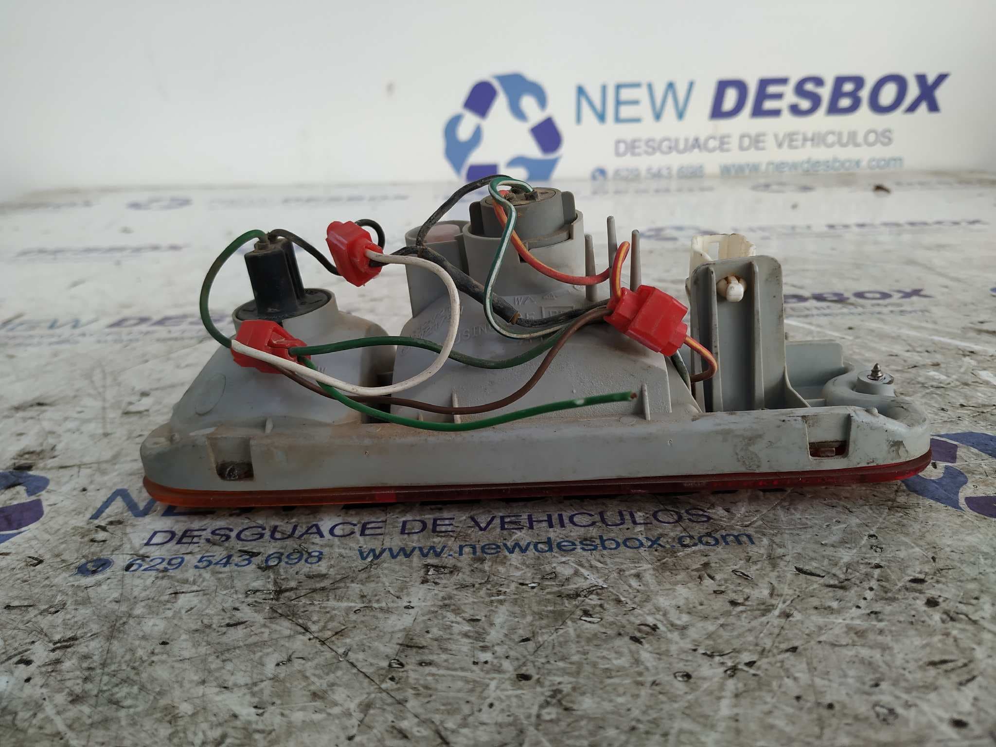 Recambio de PILOTO TRASERO DERECHO para SUZUKI JIMNY SN (FJ) referencia OEM IAM R2301 2