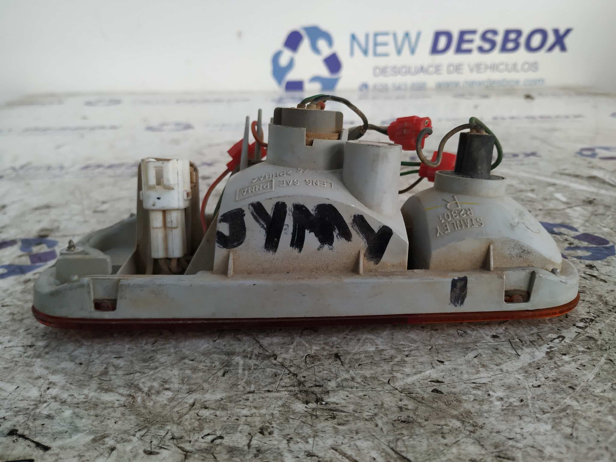 Recambio de PILOTO TRASERO DERECHO para SUZUKI JIMNY SN (FJ) referencia OEM IAM R2301 5