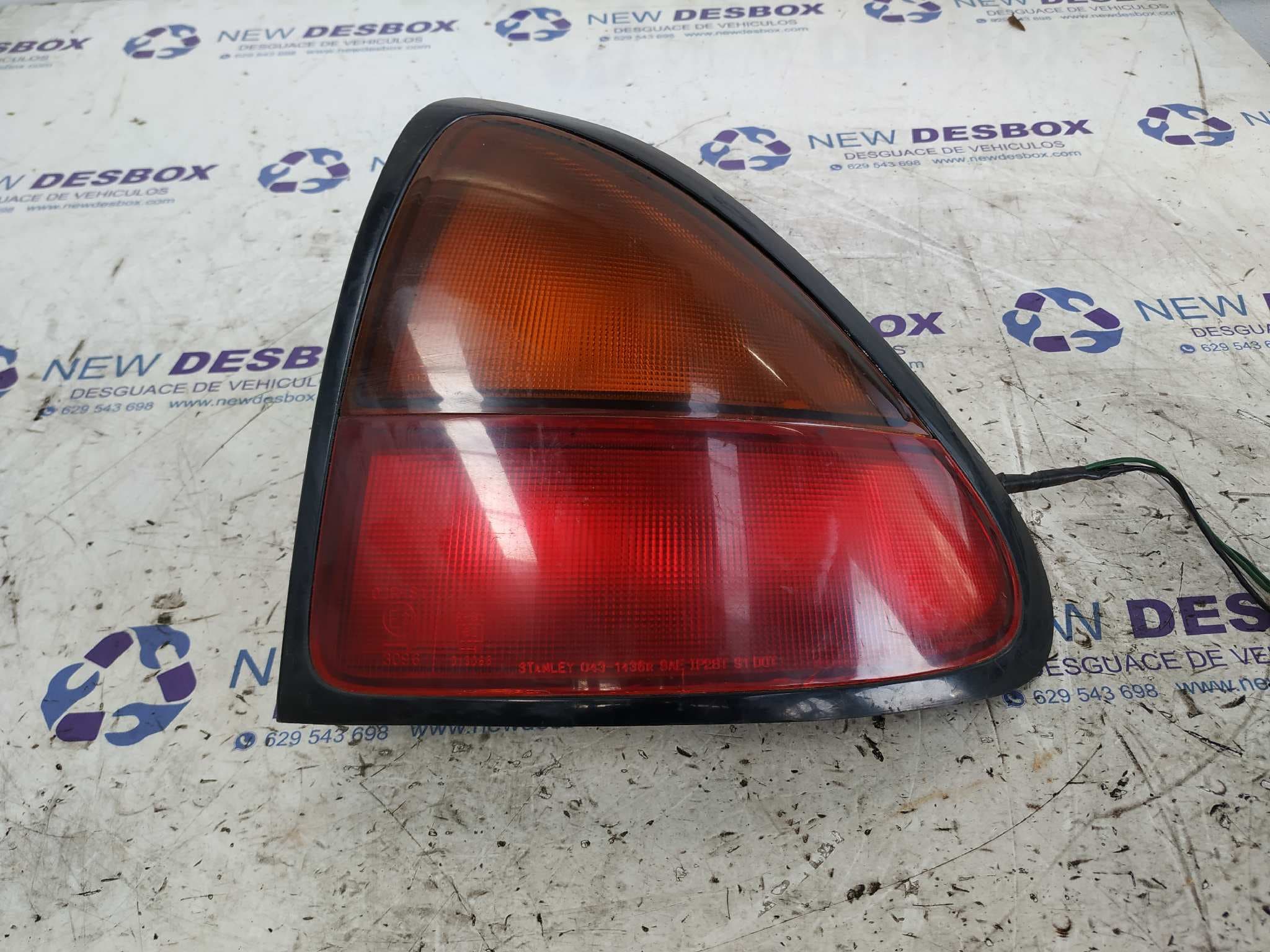 Recambio de PILOTO TRASERO DERECHO para MAZDA 323 BERLINA (BD1) 1.5 GT E5 referencia OEM IAM 0431436   - BLANCO