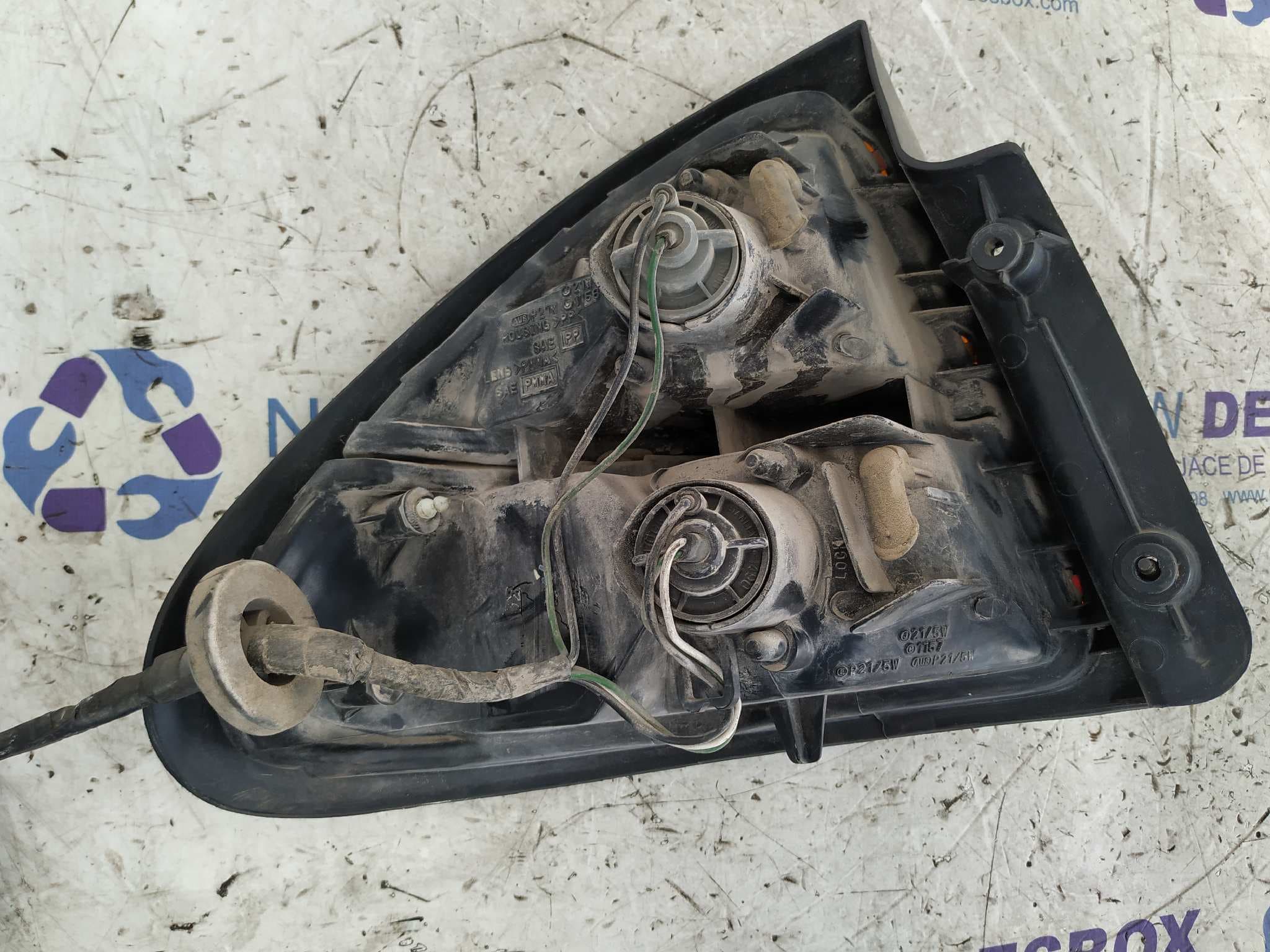 Recambio de PILOTO TRASERO DERECHO para MAZDA 323 BERLINA (BD1) 1.5 GT E5 referencia OEM IAM 0431436   - BLANCO 5