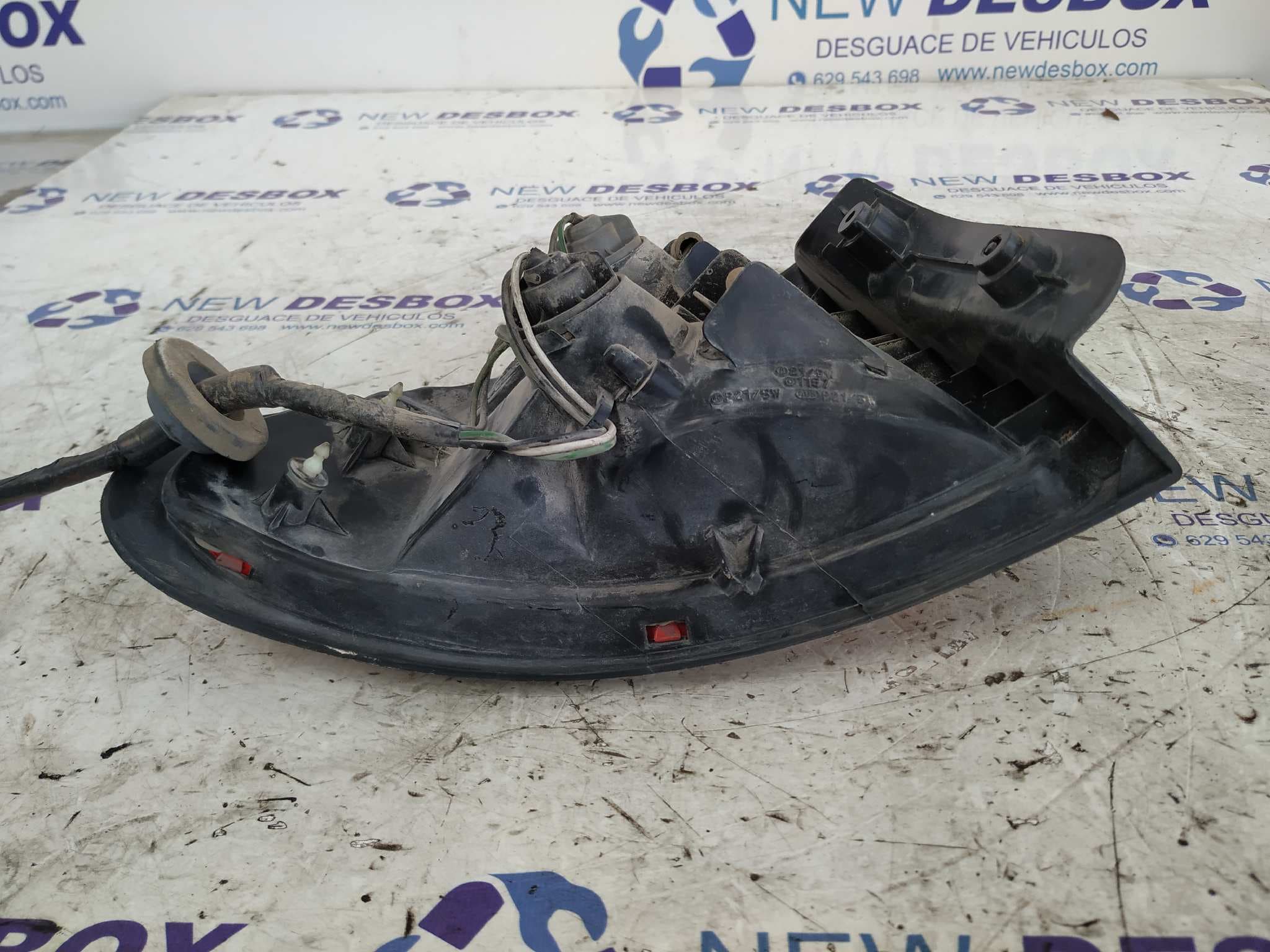 Recambio de PILOTO TRASERO DERECHO para MAZDA 323 BERLINA (BD1) 1.5 GT E5 referencia OEM IAM 0431436   - BLANCO 2