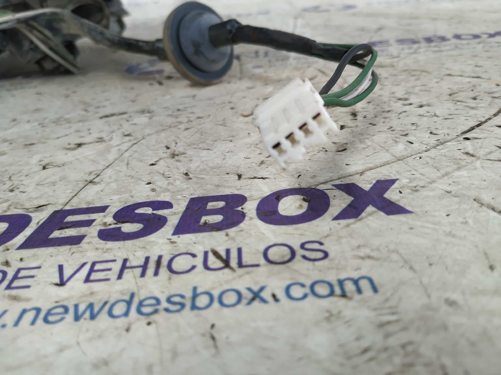 Recambio de PILOTO TRASERO DERECHO para MAZDA 323 BERLINA (BD1) 1.5 GT E5 referencia OEM IAM 0431436   - BLANCO 4