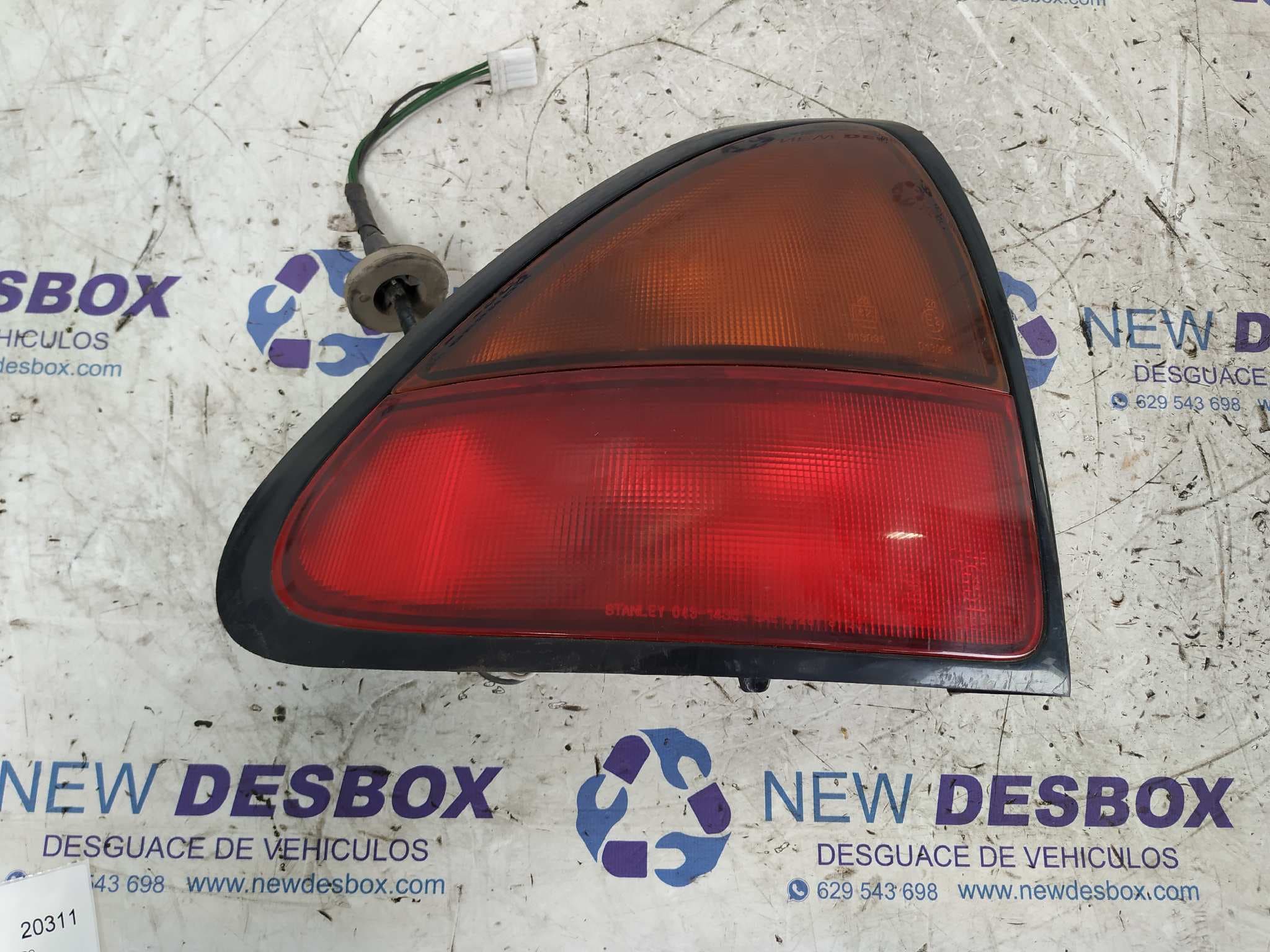 Recambio de PILOTO TRASERO IZQUIERDO para MAZDA 323 BERLINA (BD1) 1.5 GT E5 referencia OEM IAM 0431436   - BLANCO