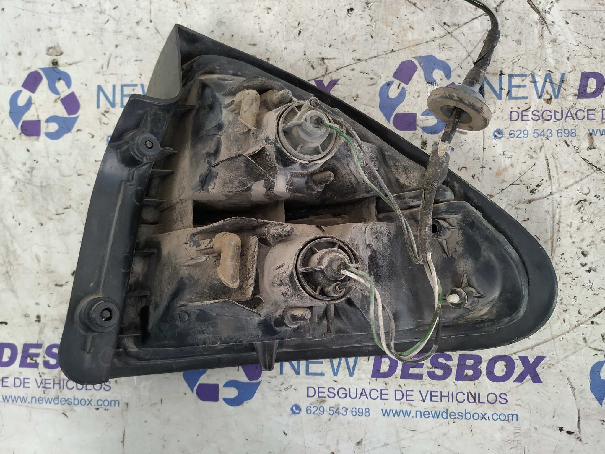 Recambio de PILOTO TRASERO IZQUIERDO para MAZDA 323 BERLINA (BD1) 1.5 GT E5 referencia OEM IAM 0431436   - BLANCO 2