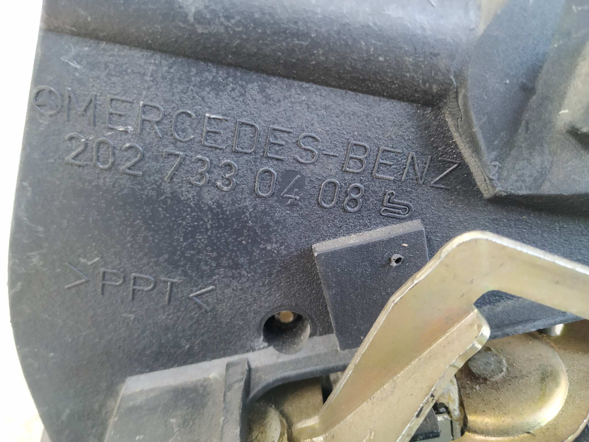 Recambio de CERRADURA PUERTA TRASERA DERECHA para MERCEDES CLASE C (W202) referencia OEM IAM 2027330408 2