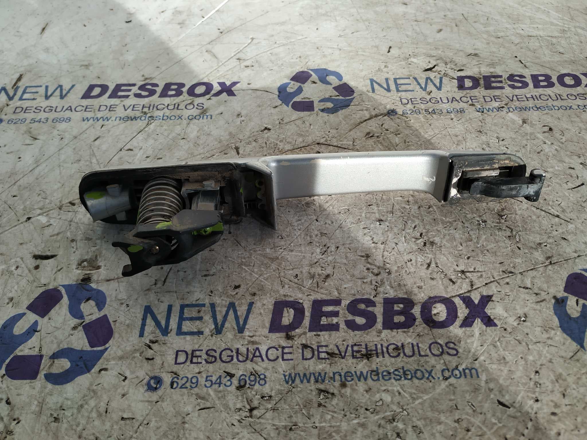 Recambio de MANETA DELANTERA IZQUIERDA para MERCEDES-BENZ VITO (W638) CAJA CERRADA 2.0 CAT 611980 referencia OEM IAM    - GRIS 2