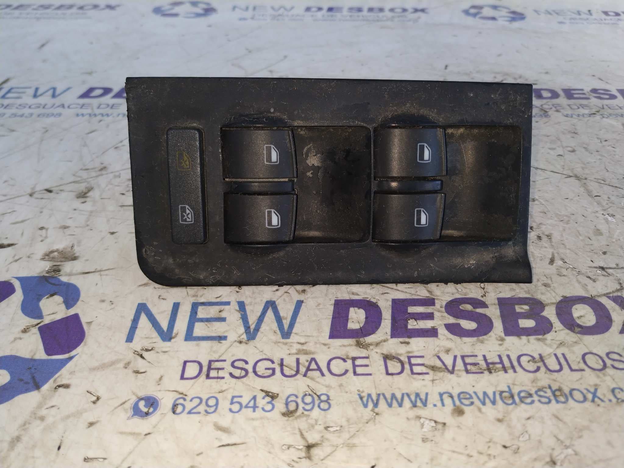 Recambio de MANDO ELEVALUNAS DELANTERO IZQUIERDO para AUDI A6 BERLINA (4B2) 1.8 20V Turbo AWT referencia OEM IAM 4B0959851   - GRIS