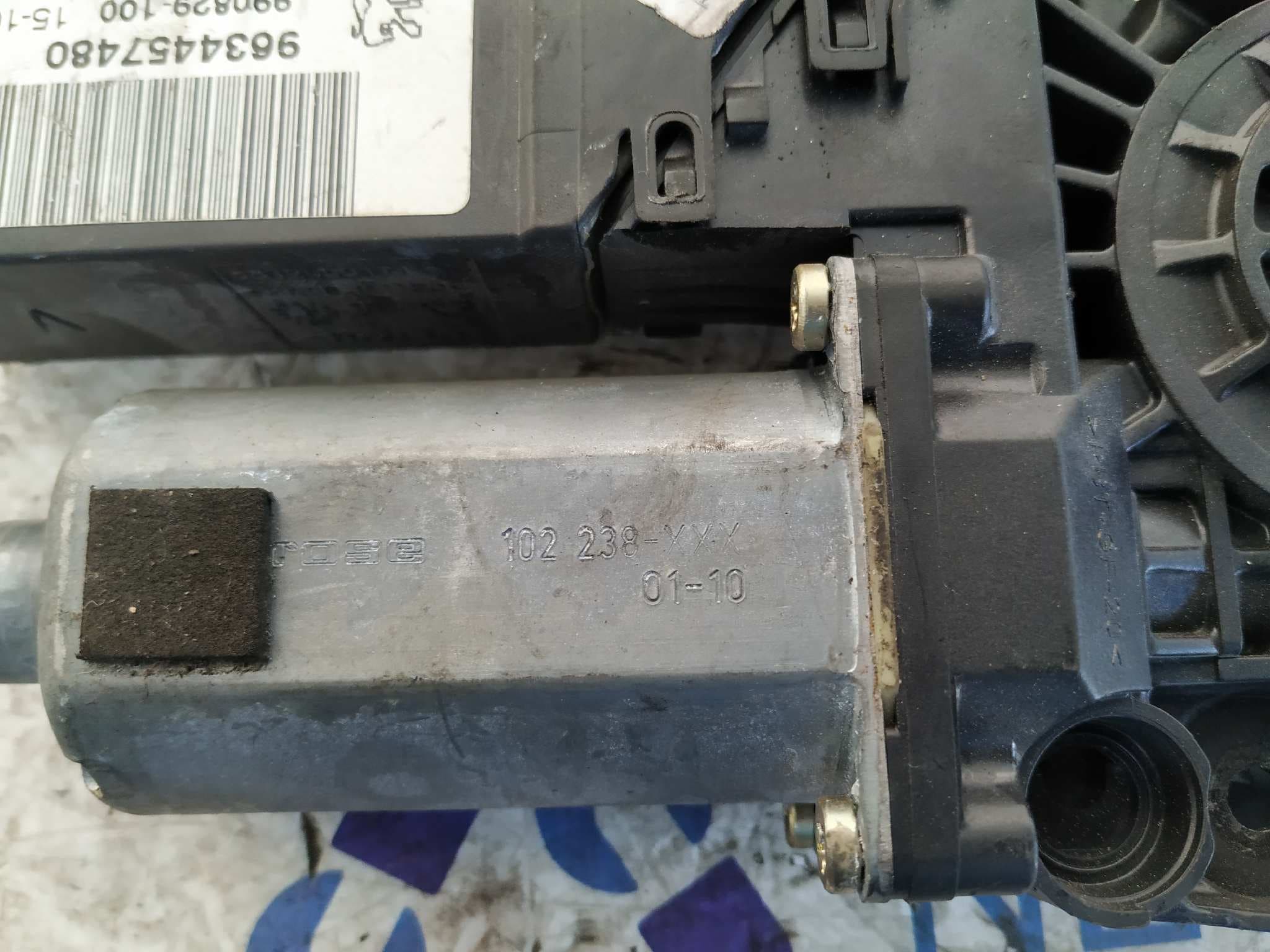 Recambio de MOTOR ELEVALUNAS DELANTERO DERECHO para PEUGEOT 307 (S1) referencia OEM IAM 9634457480 4