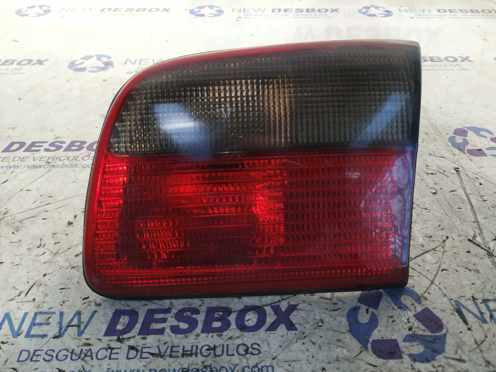 Recambio de PILOTO PORTON DERECHO para OPEL OMEGA B referencia OEM IAM 45300
