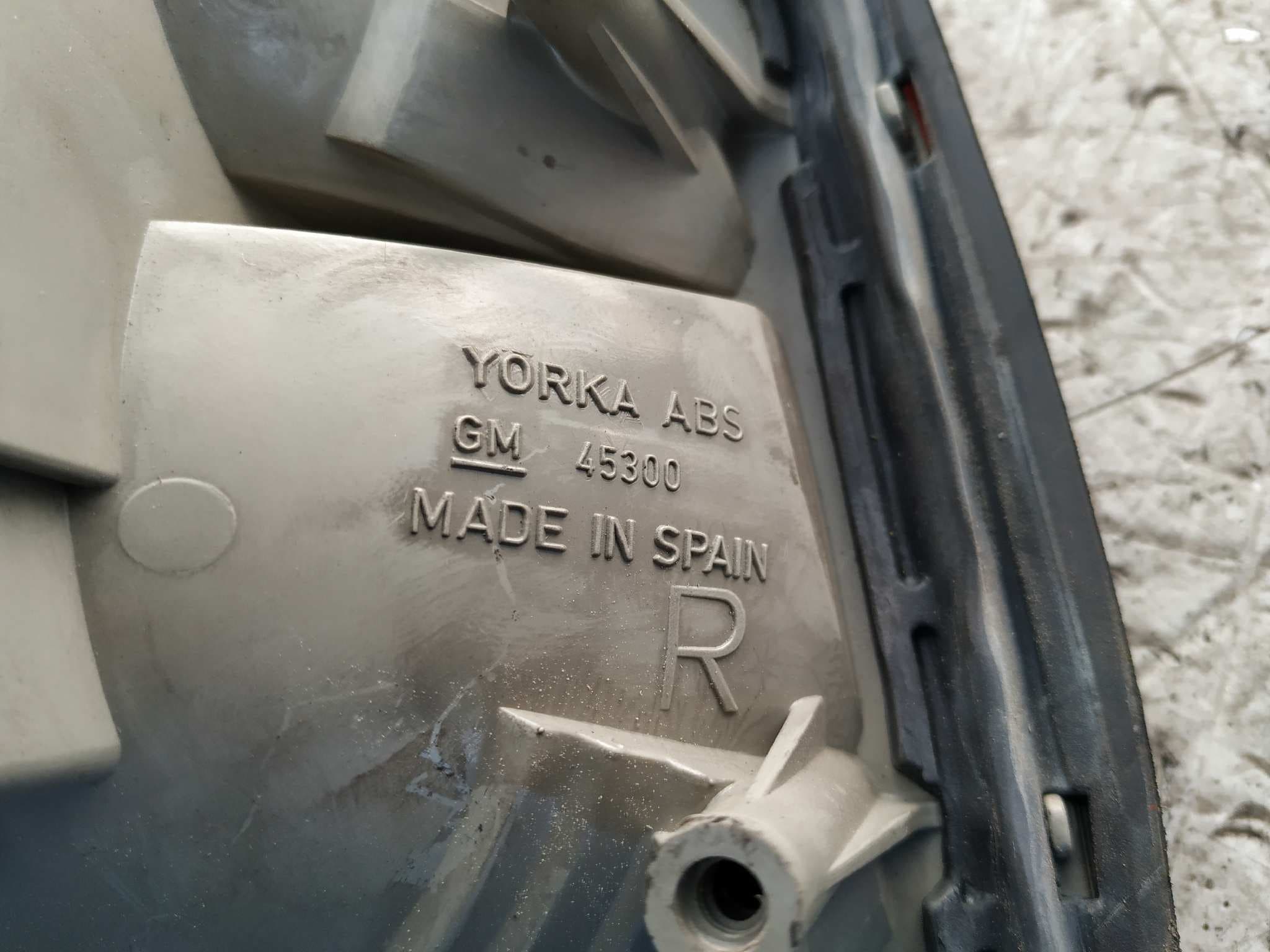 Recambio de PILOTO PORTON DERECHO para OPEL OMEGA B referencia OEM IAM 45300 4