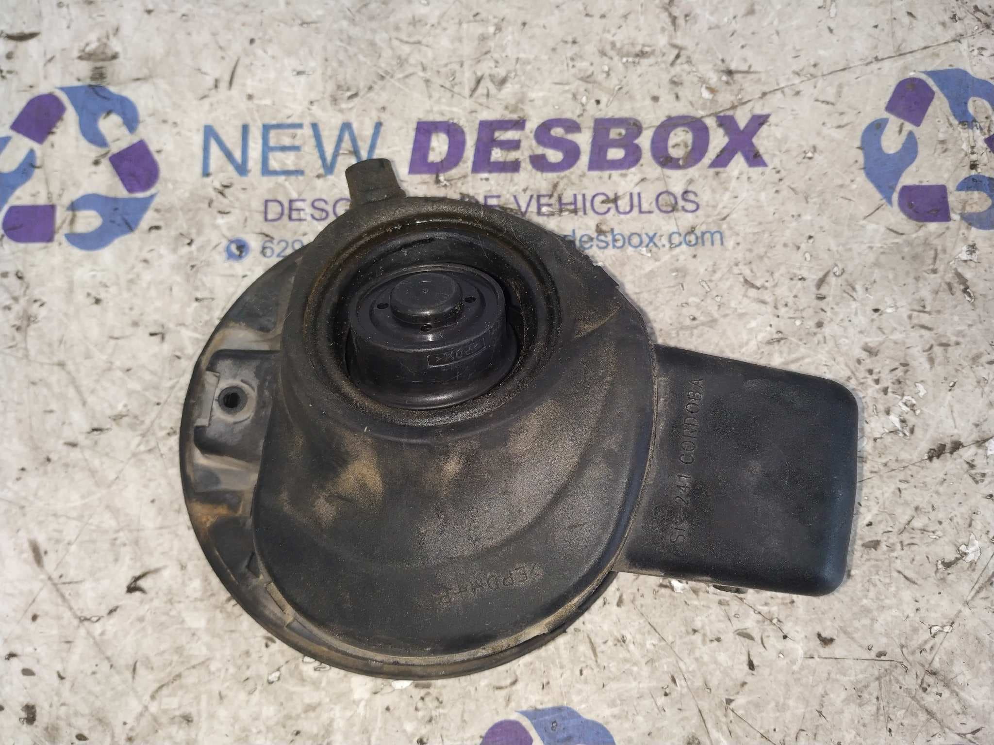 Recambio de TAPA EXTERIOR COMBUSTIBLE para SEAT CORDOBA BERLINA (6L2) Fresh AMF referencia OEM IAM 6L5809905C   - NEGRO 3