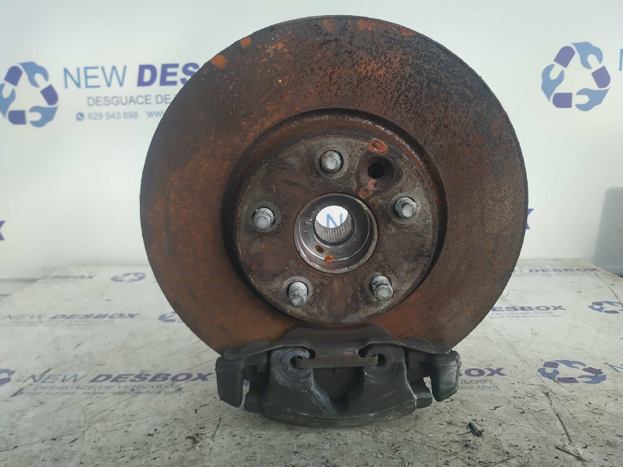 Recambio de MANGUETA DELANTERA IZQUIERDA para FORD S-MAX (CA1) Titanium (03.2010->) QXWB referencia OEM IAM    - GRIS 2