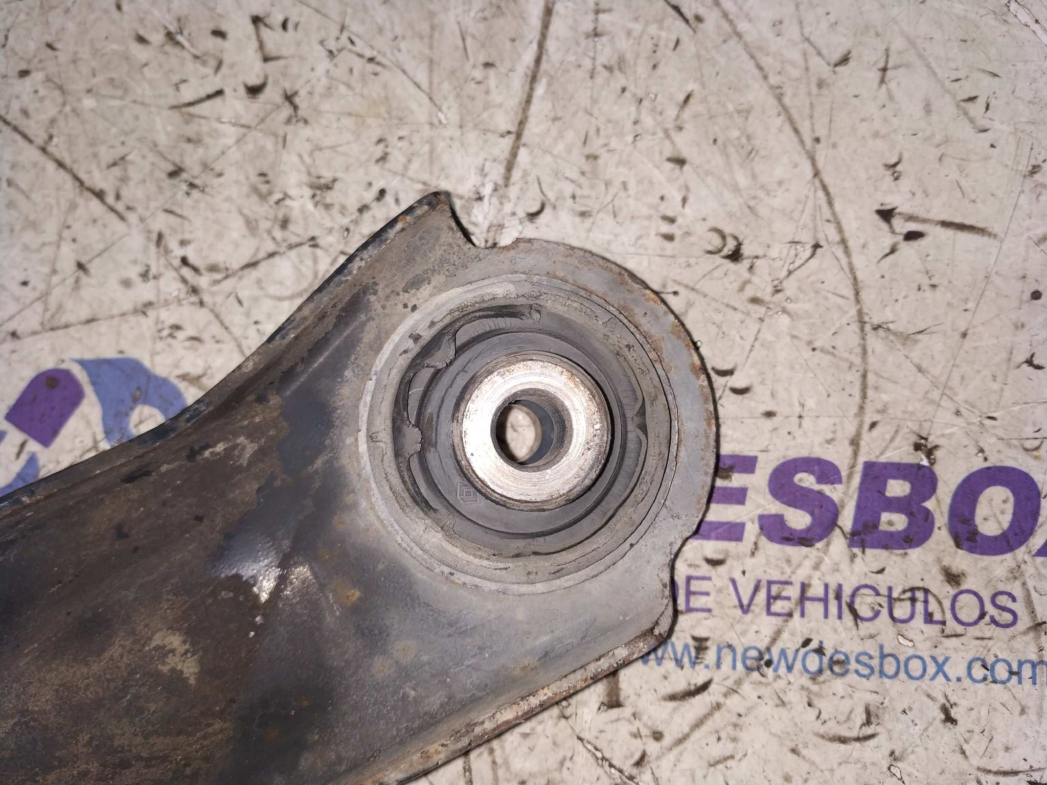 Recambio de BRAZO IZQUIERDO INFERIOR DELANTERO para RENAULT CLIO III D4F784 referencia OEM IAM 420L   - BLANCO 7