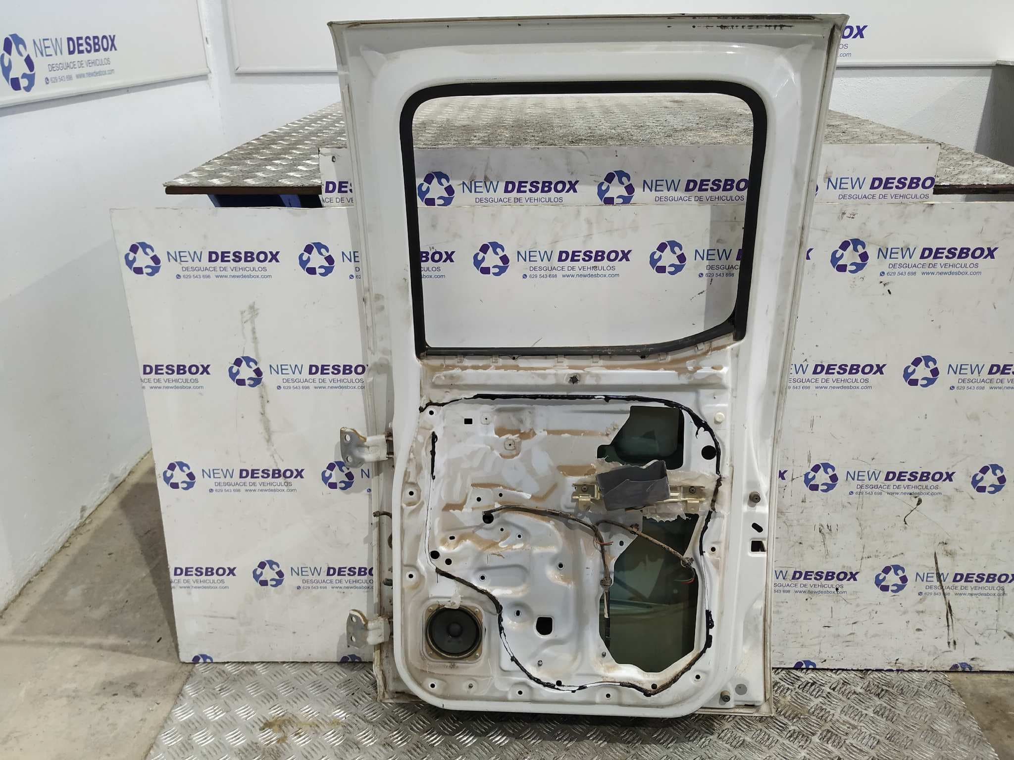 Recambio de PUERTA TRASERA DERECHA para FORD RANGER (ES) WL referencia OEM IAM    - NARANJA 3