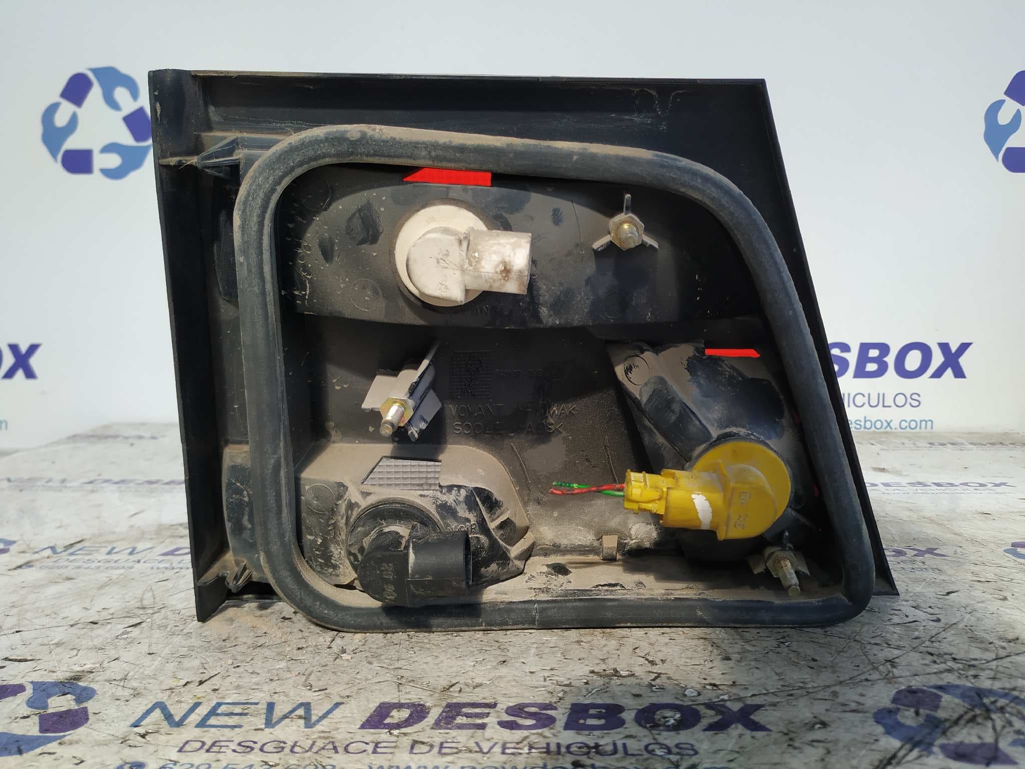 Recambio de PILOTO PORTON DERECHO para PEUGEOT 806 2.1 Turbodiesel CAT P8CXUD11BTE referencia OEM IAM 45102   - VERDE 4