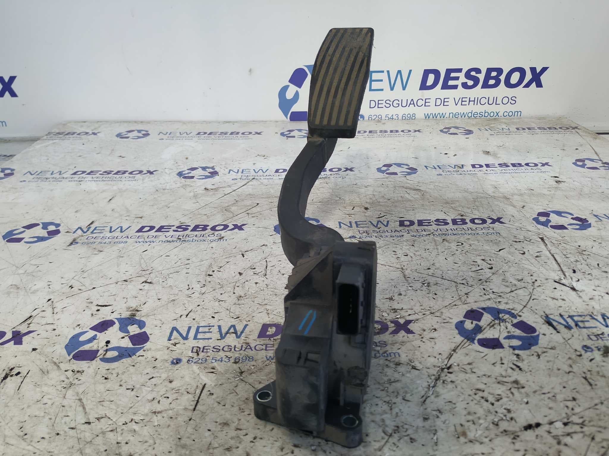 Recambio de PEDAL ACELERADOR para OPEL CORSA D 1.3 16V CDTI Z13DTR referencia OEM IAM 55702020   - NEGRO