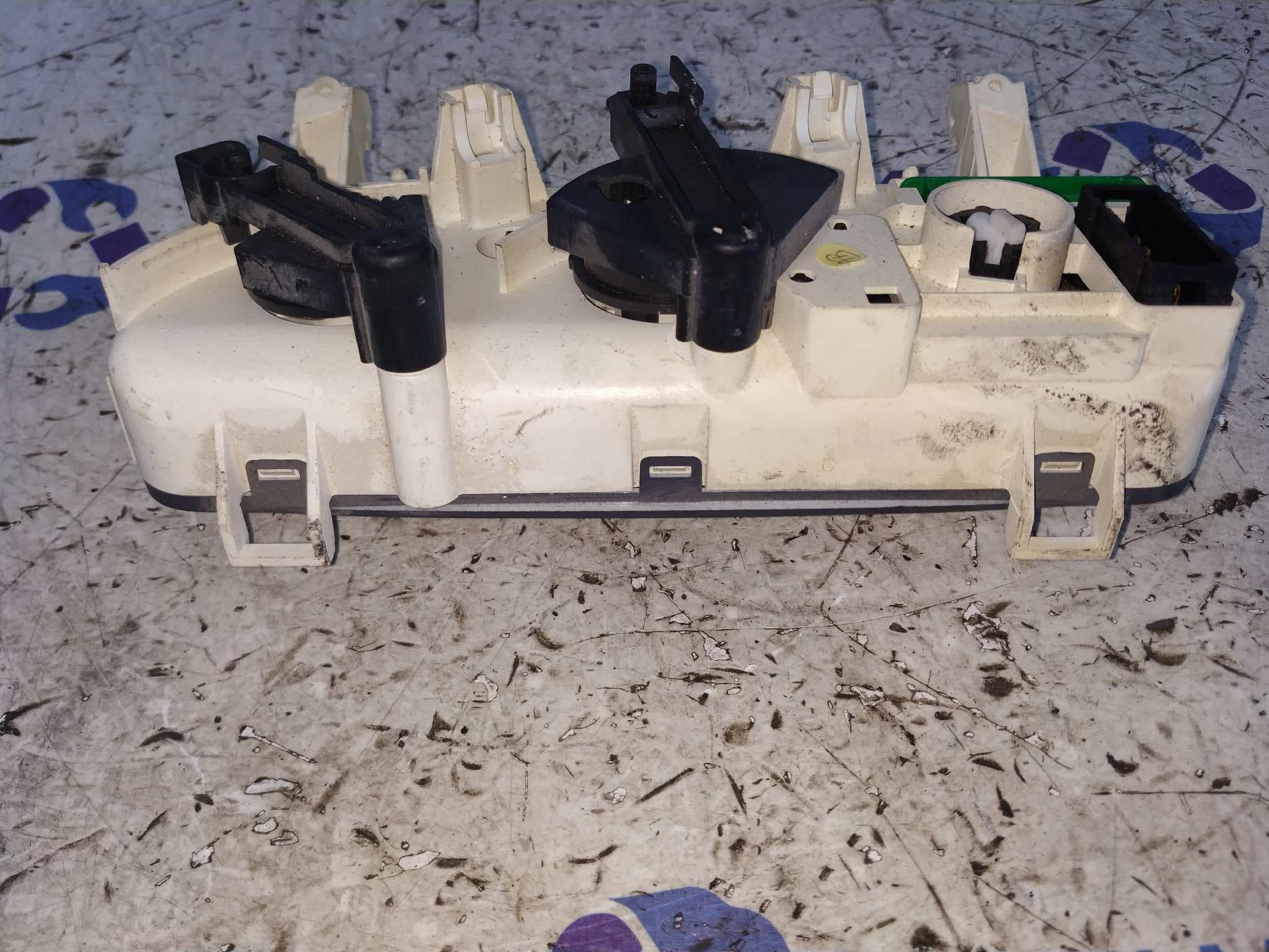 Recambio de MANDO CALEFACCION / AIRE ACONDICIONADO para RENAULT CLIO II FASE I (B/CBO) referencia OEM IAM 654982E 3