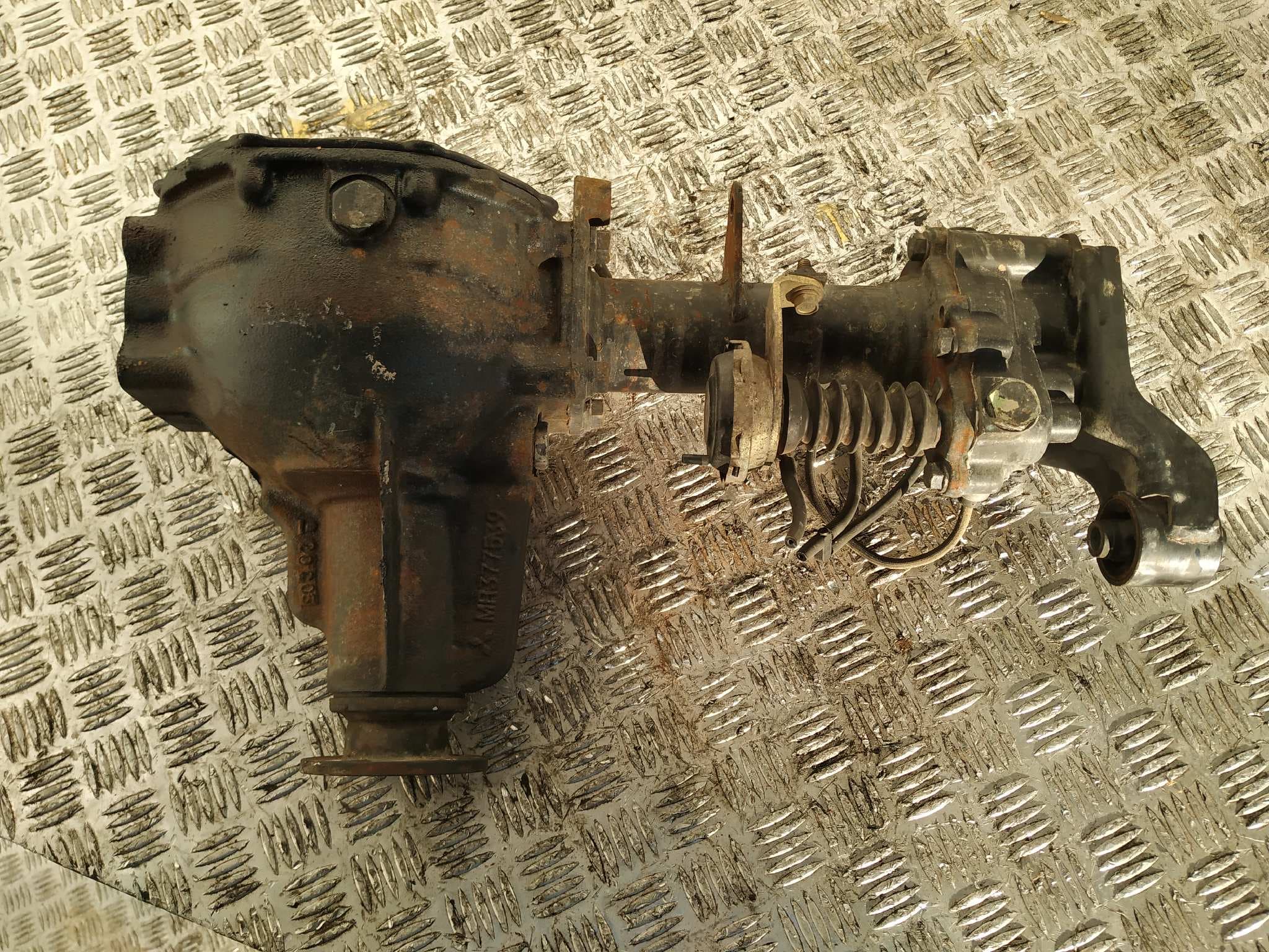 Recambio de DIFERENCIAL DELANTERO para MITSUBISHI MONTERO PININ (H60/H70) 2000 GDI (5-ptas.) 4G94 referencia OEM IAM MR377539   - GRIS 7