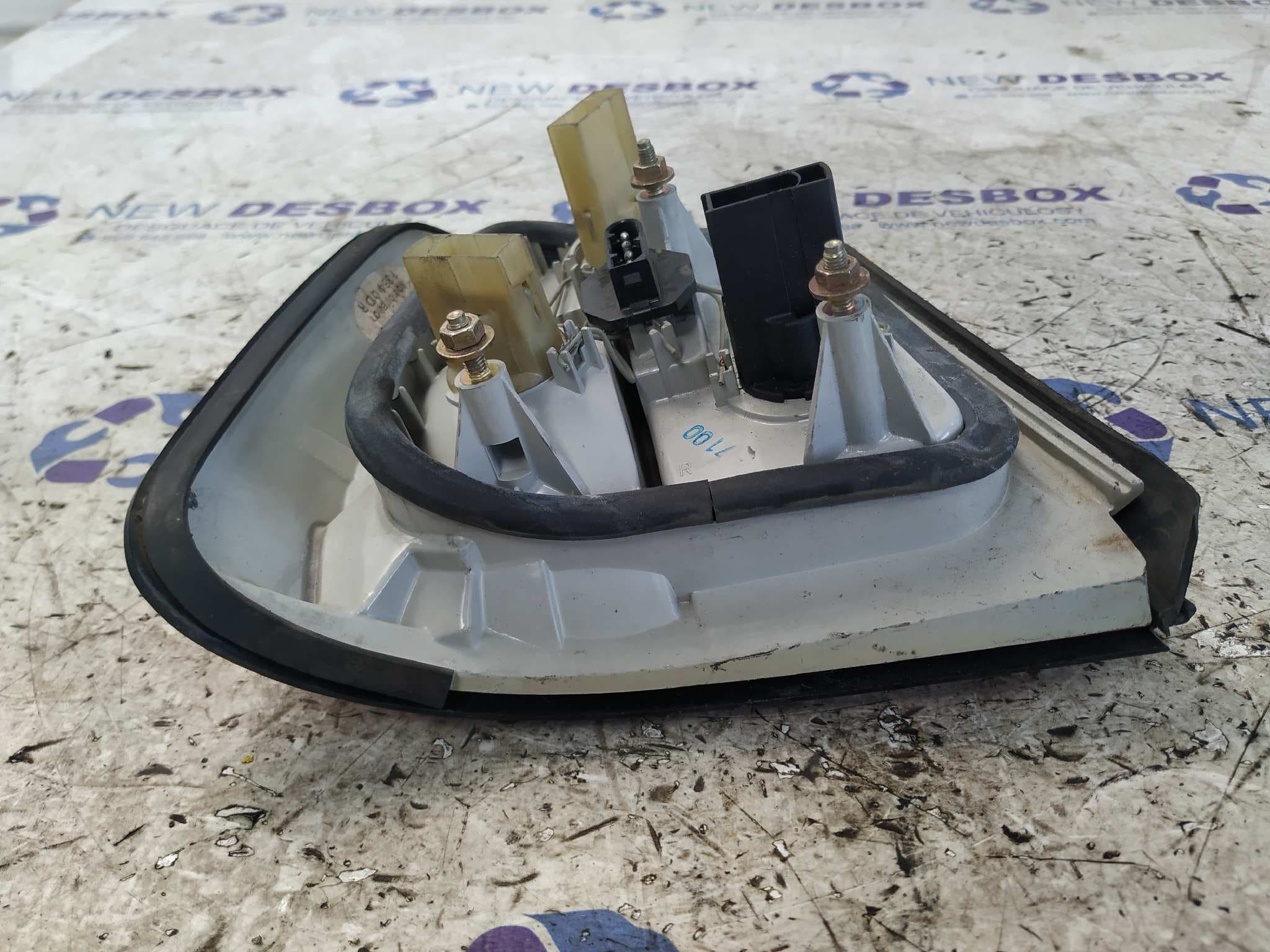 Recambio de PILOTO TRASERO DERECHO para BMW SERIE 5 BERLINA (E34) referencia OEM IAM 1384010 4