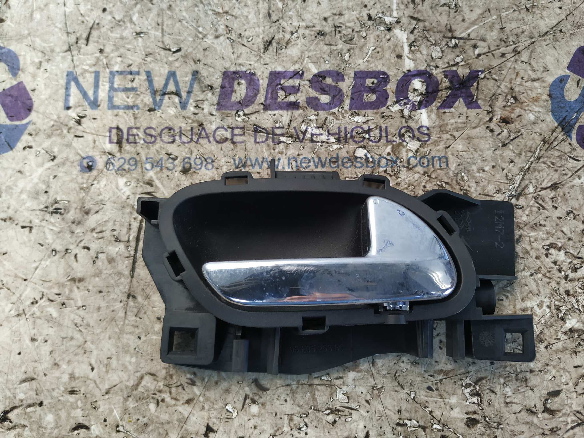 Recambio de MANETA INTERIOR TRASERA DERECHA para PEUGEOT 308 1.6 16V 5FW referencia OEM IAM    - PLATA