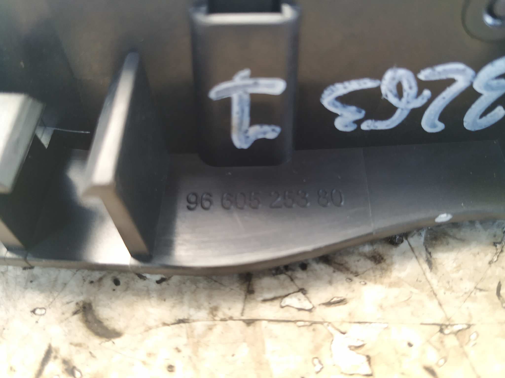 Recambio de MANETA INTERIOR TRASERA DERECHA para PEUGEOT 308 1.6 16V 5FW referencia OEM IAM    - PLATA 3
