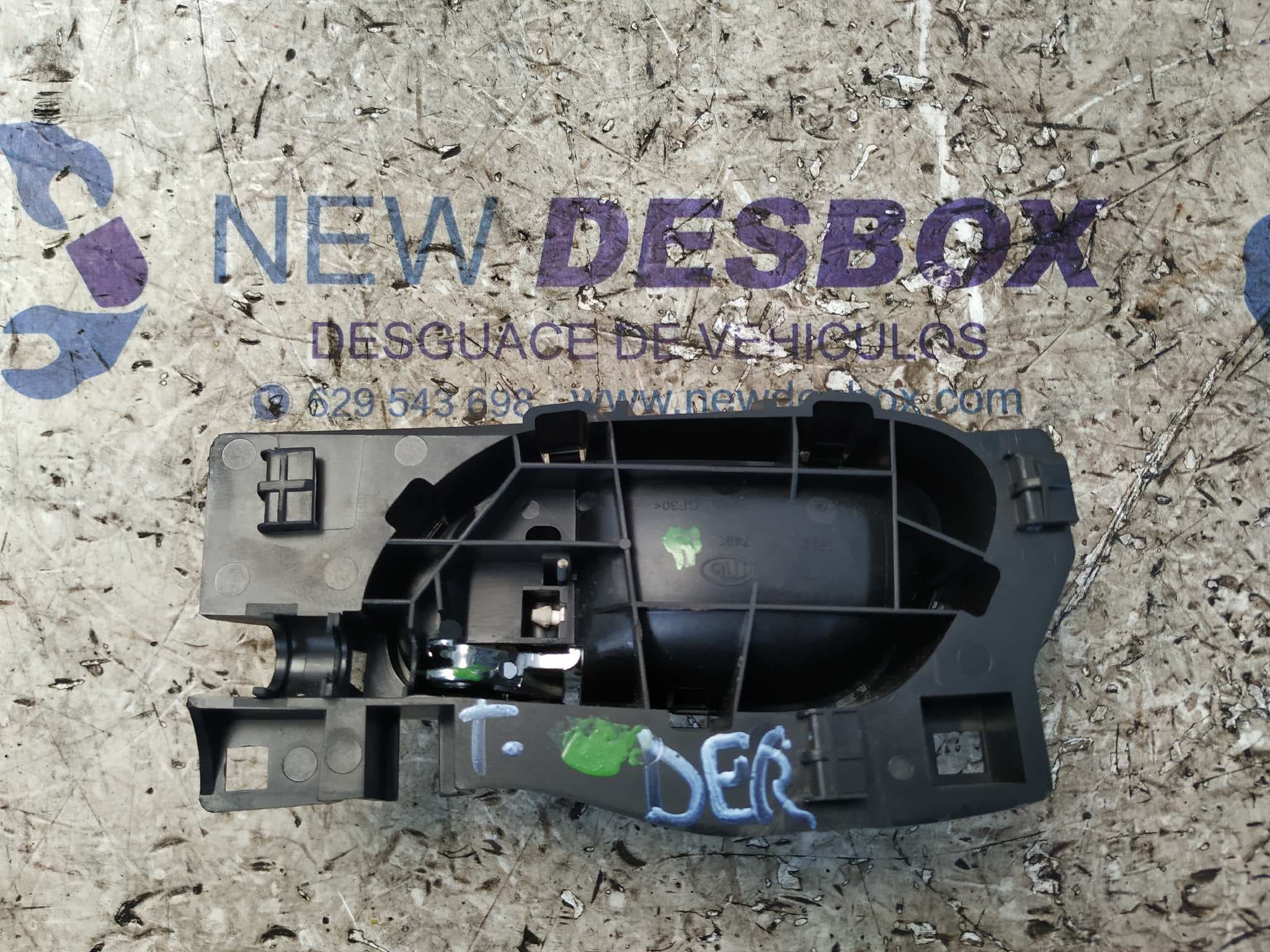 Recambio de MANETA INTERIOR TRASERA DERECHA para PEUGEOT 308 1.6 16V 5FW referencia OEM IAM    - PLATA 2